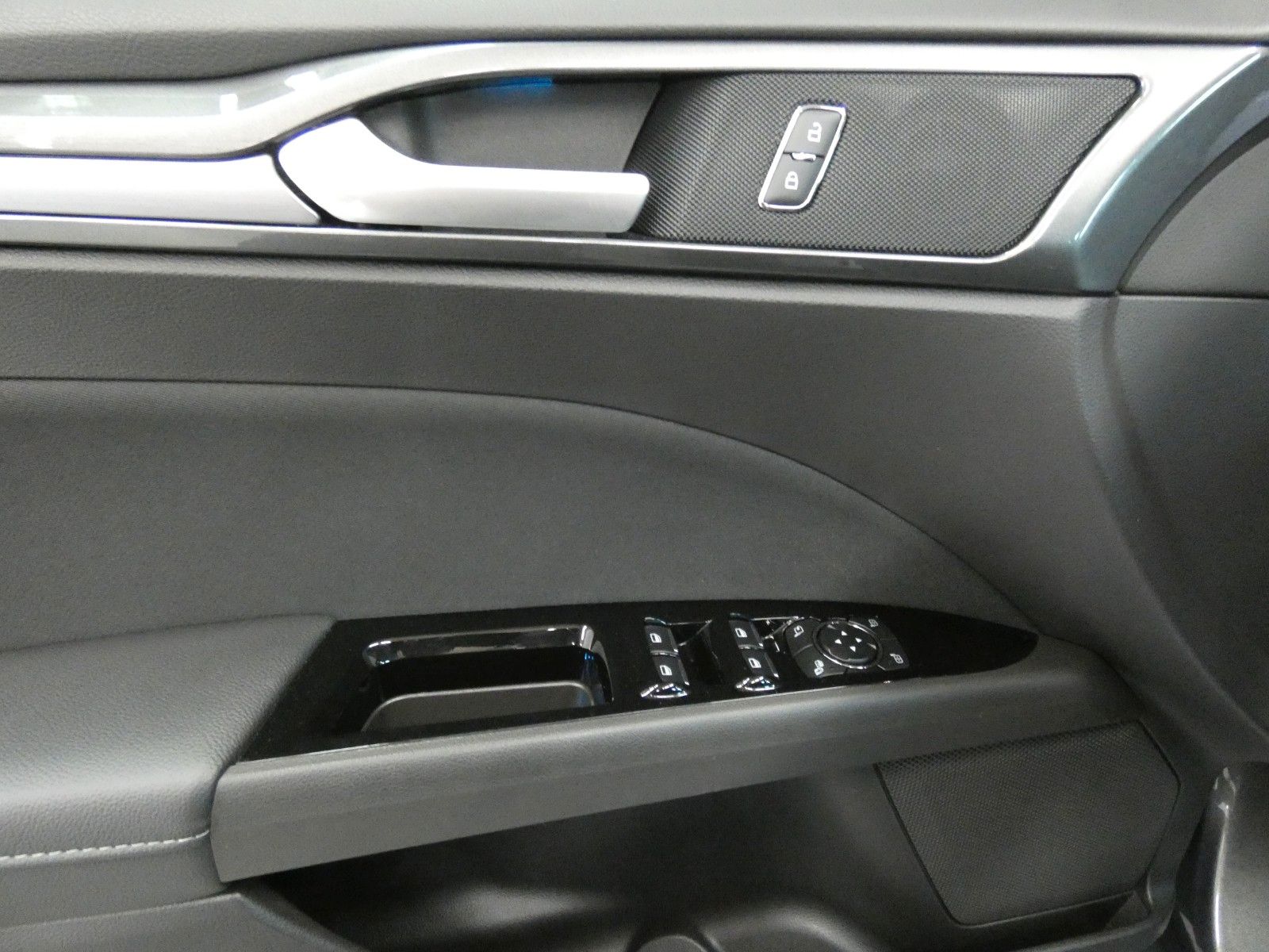 Ford Mondeo 2.0 Titanium - Samsaru's Car Outlet