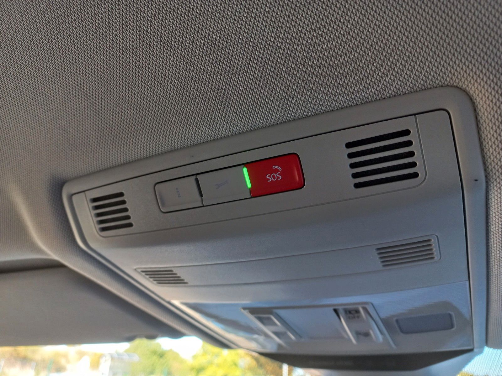 Volkswagen T-Roc Life - Samsaru's Car Outlet
