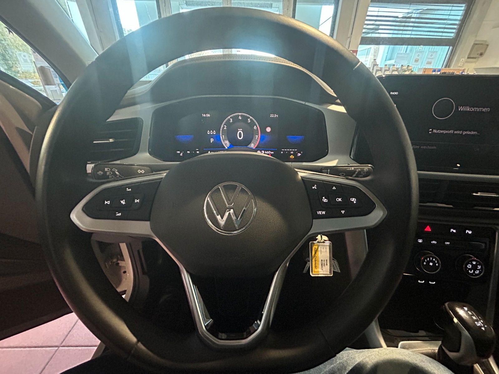 Volkswagen T-ROC Life - Samsaru's Car Outlet