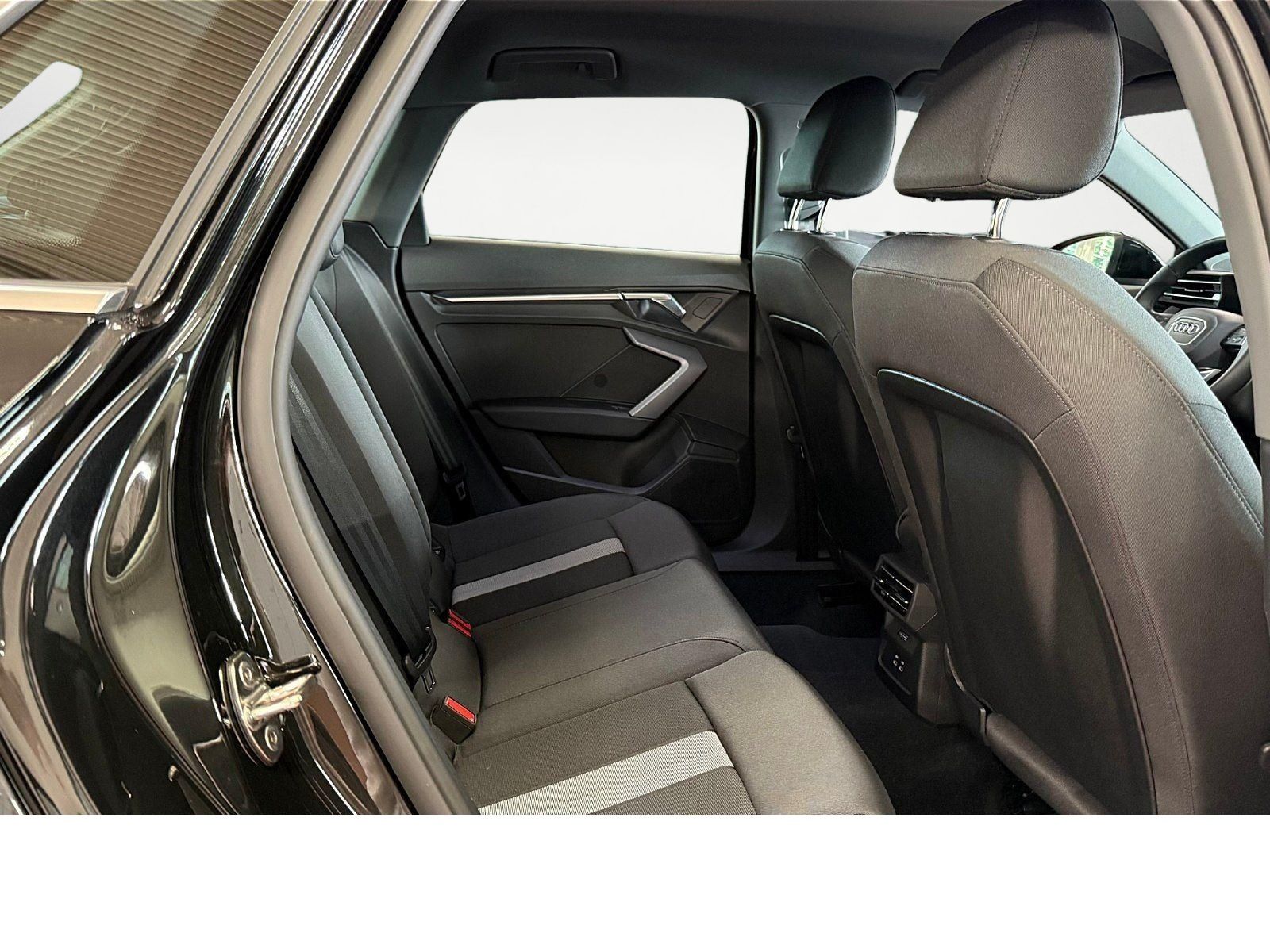 Audi A3 Sportback 35 TFSI S-tronic - Samsaru's Car Outlet