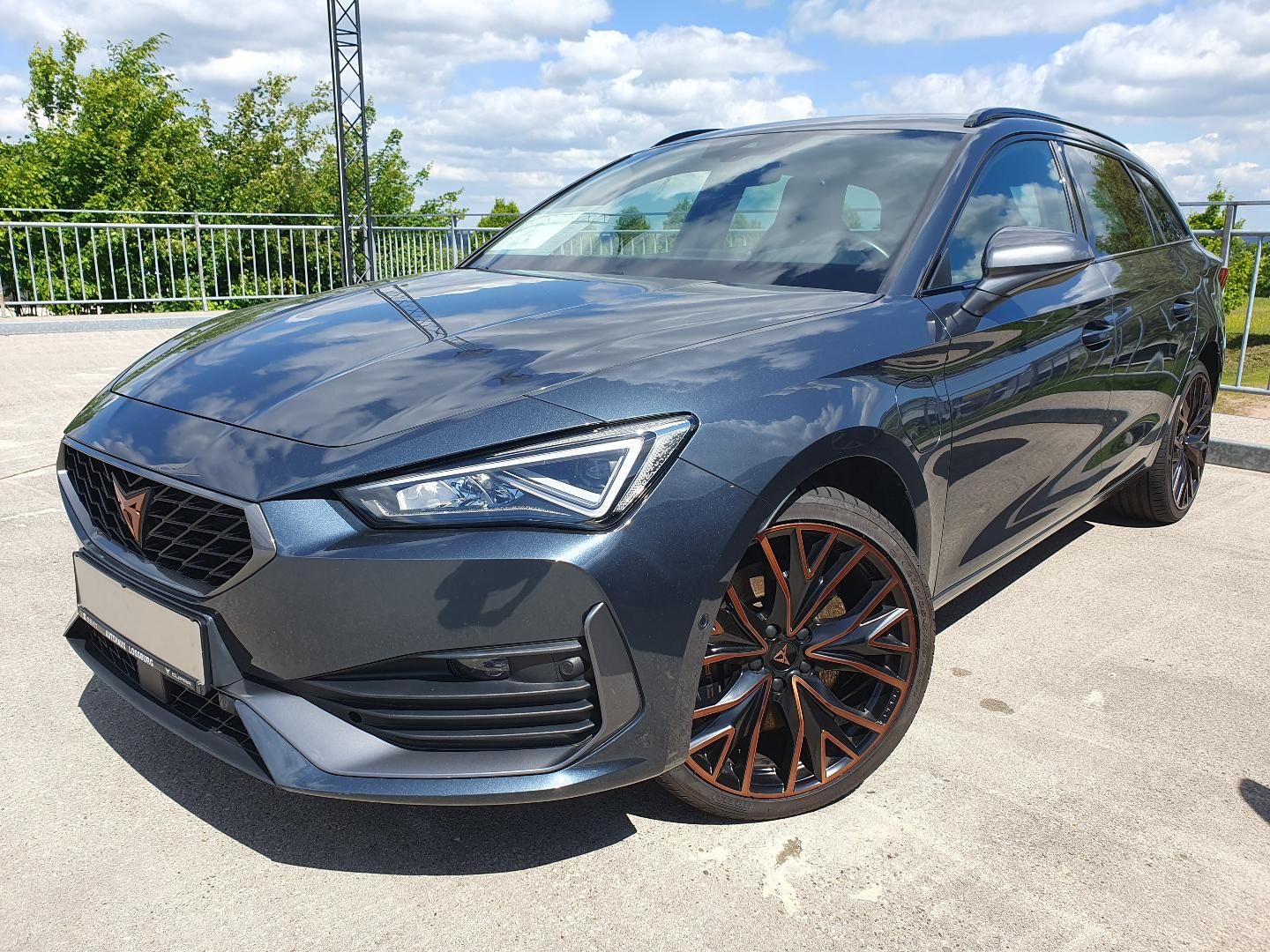 Cupra Leon Sportstourer 1.4 e-hybrid - Samsaru's Car Outlet