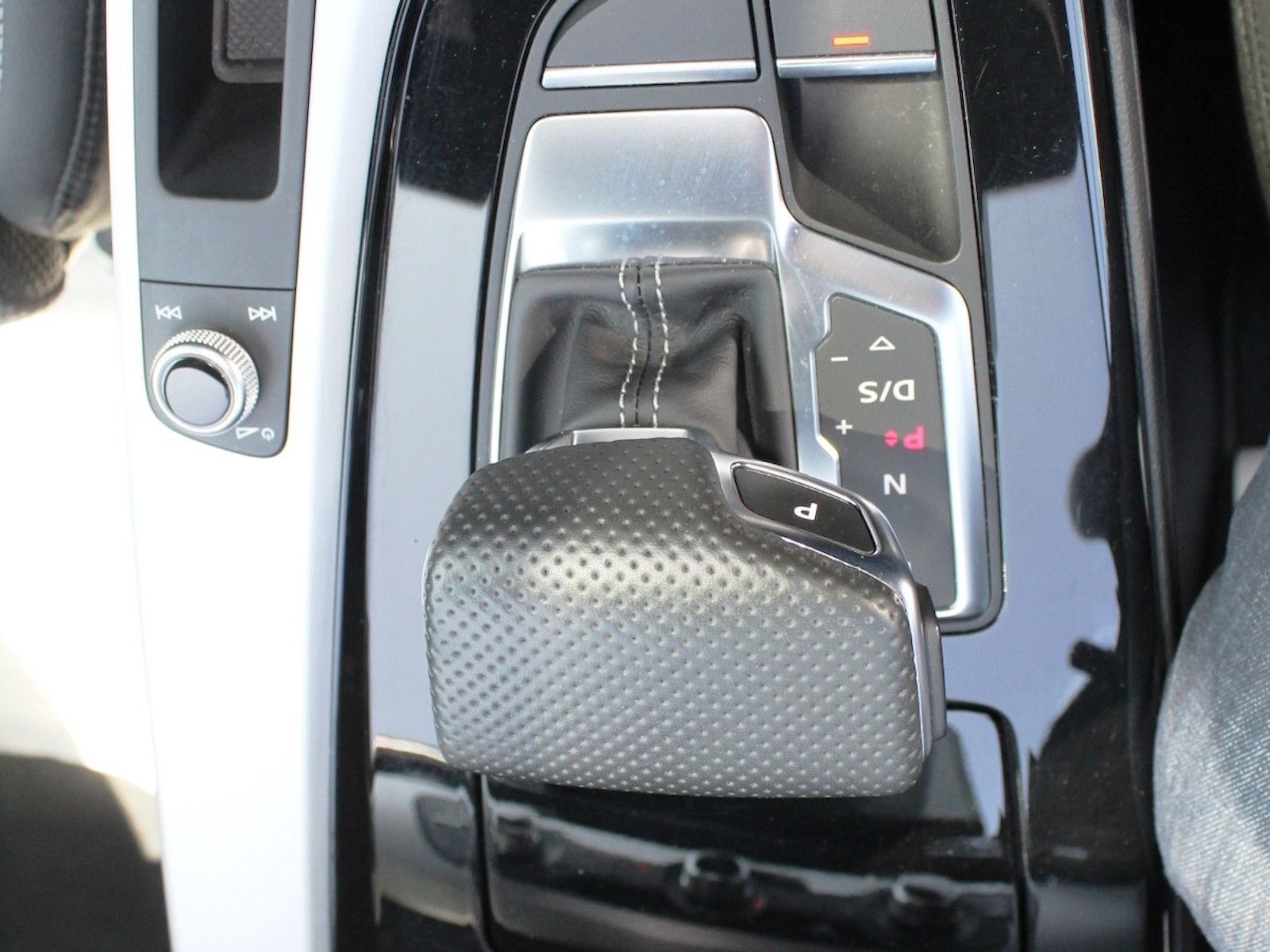 Audi A4 35 TFSI S line - Samsaru's Car Outlet