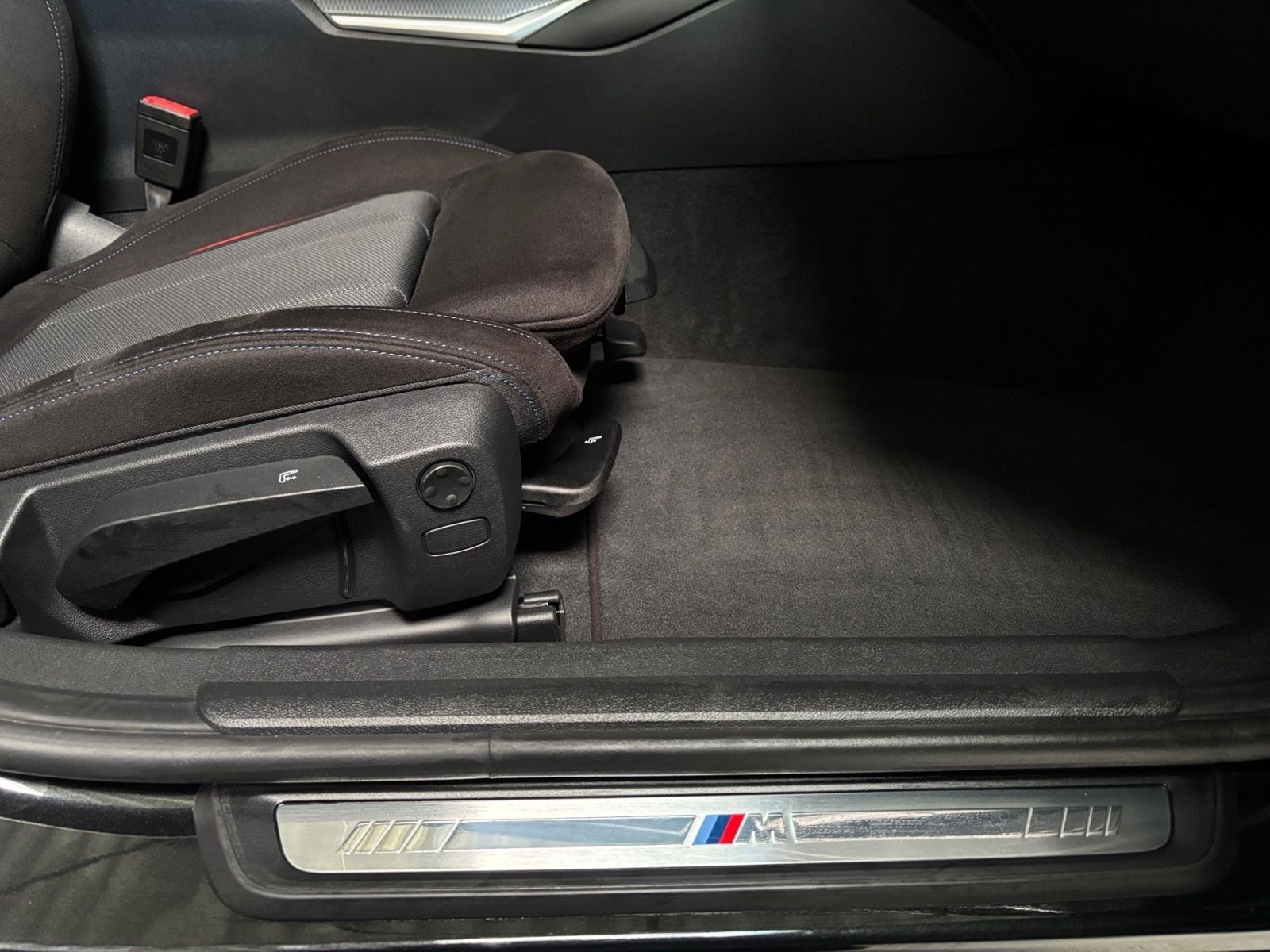 BMW 320i Touring M Sport -AHK/Pano/HeadUp/Innovation