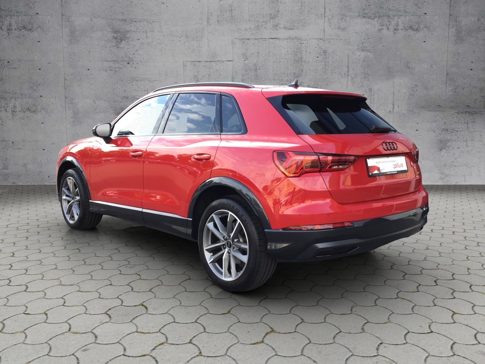Audi Q3 advanced 40 TFSI S tronic quattro - Samsaru's Car Outlet