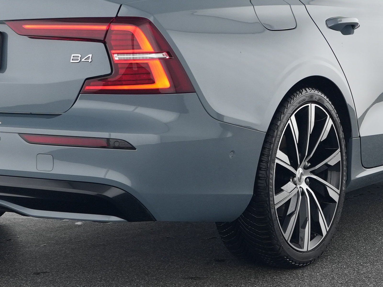 Volvo S60 B4 Plus Dark 360°Panorama*H&K*StHz*20"