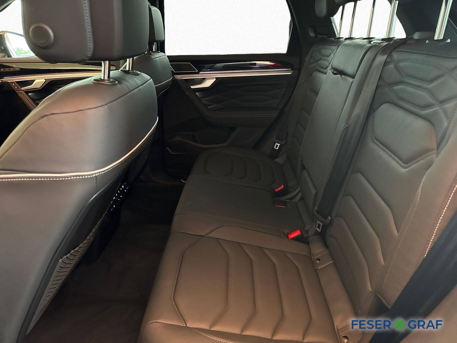 Volkswagen Touareg 3.0 TDI DSG R-LINE AHK DYNADUIO HUD PANO