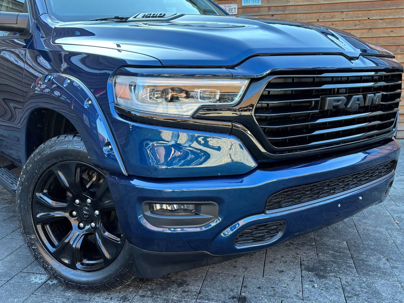 Dodge RAM 1500 Laramie LED AHK Memory 4x4 6-Sitzer
