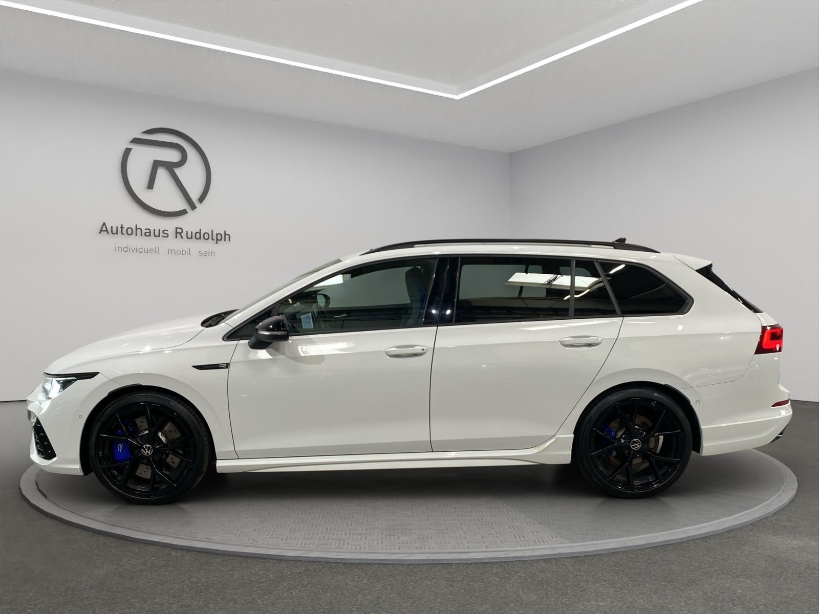 Volkswagen Golf VIII R Variant 2.0 TSI 4Motion DSG "Black S