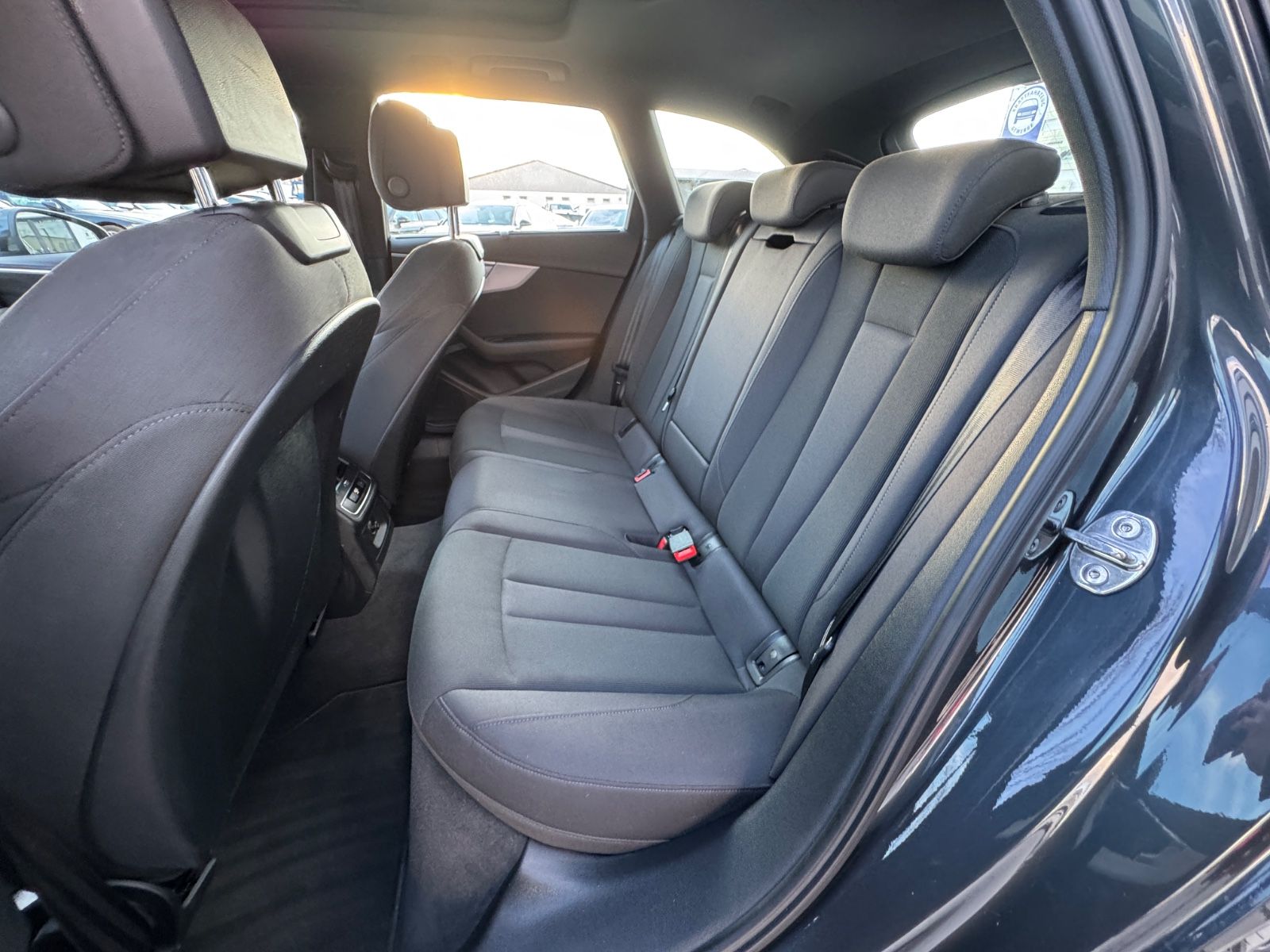 Audi A4 Av.40 TDI advanced S-Tr. - Samsaru's Car Outlet