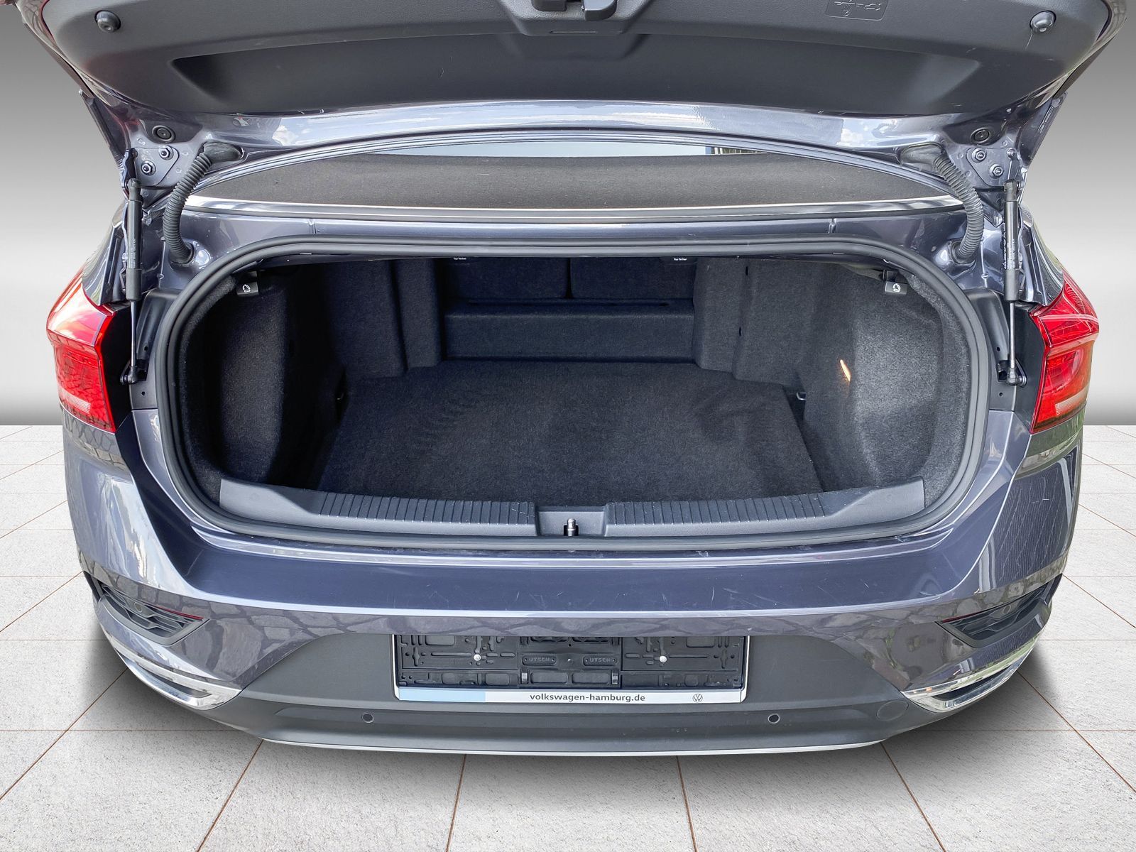 Volkswagen T-Roc 1.5 TSI Active DSG - Samsaru's Car Outlet