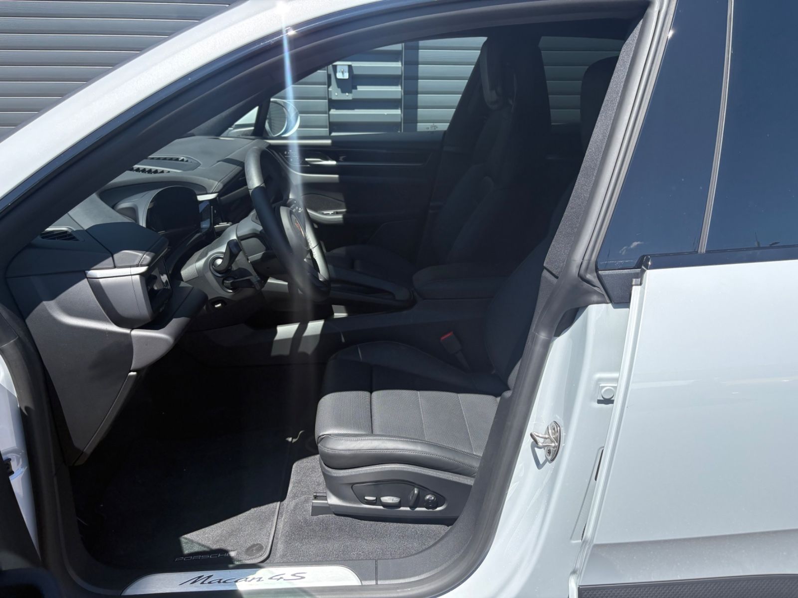 Porsche Macan Electric 4 S - Samsaru's Car Outlet