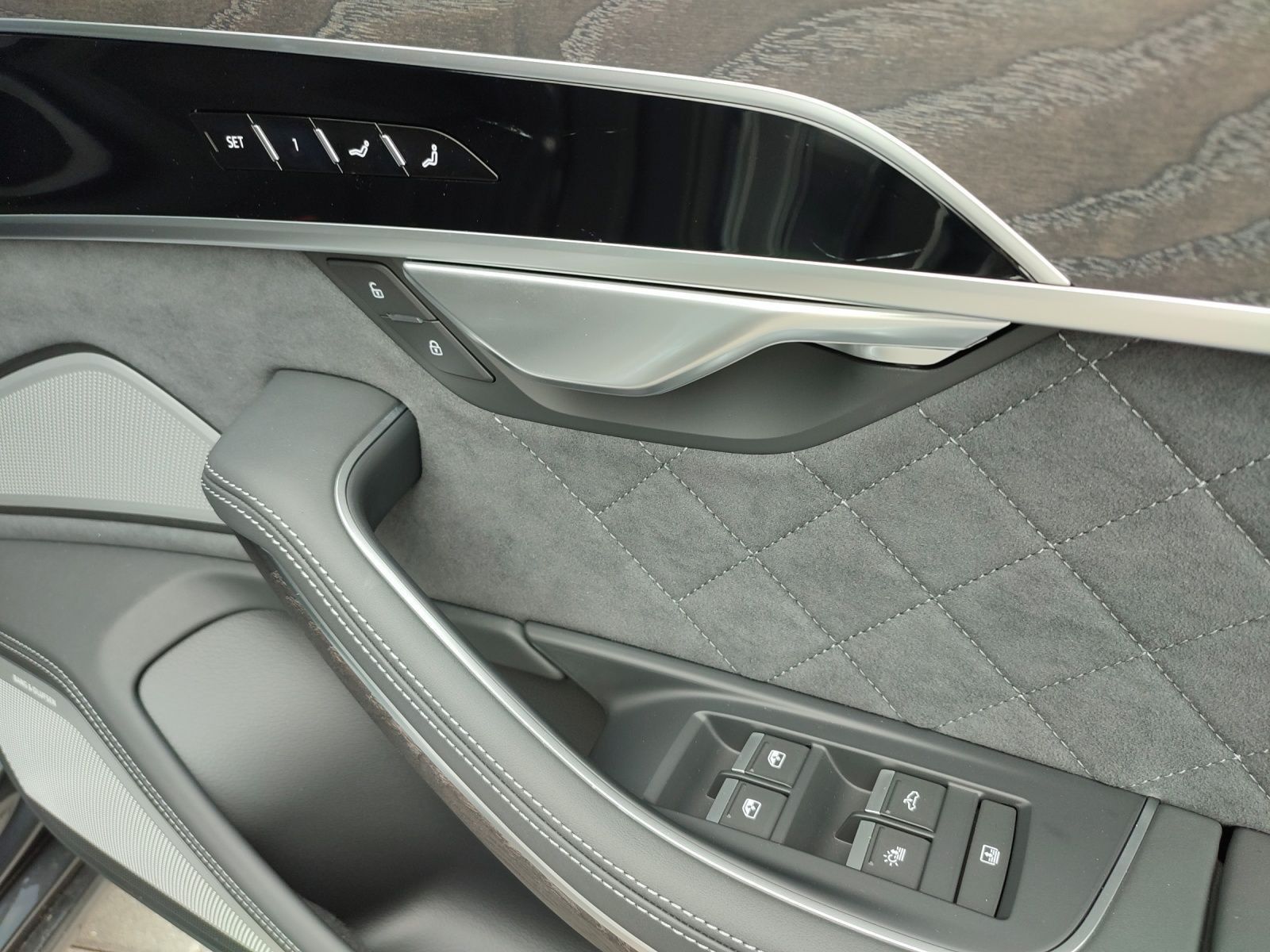 Audi A8 L 60 TFSI e quattro S line - Samsaru's Car Outlet