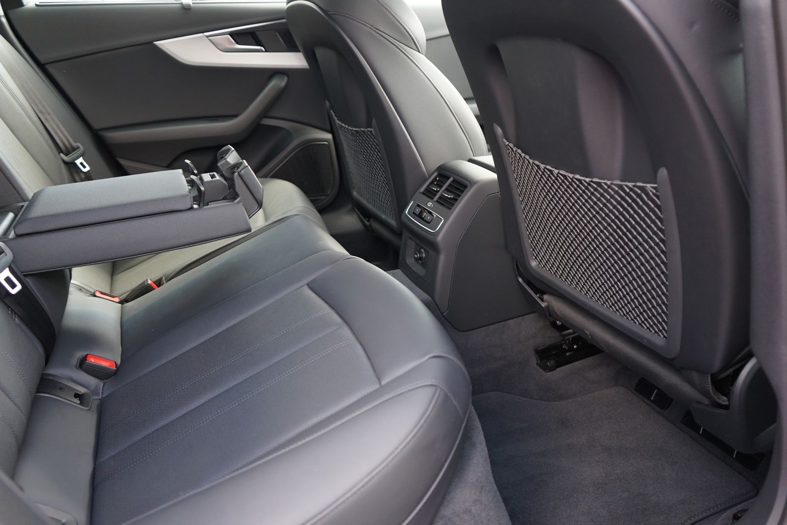 Audi A4 Avant 40 TFSI S line - Samsaru's Car Outlet