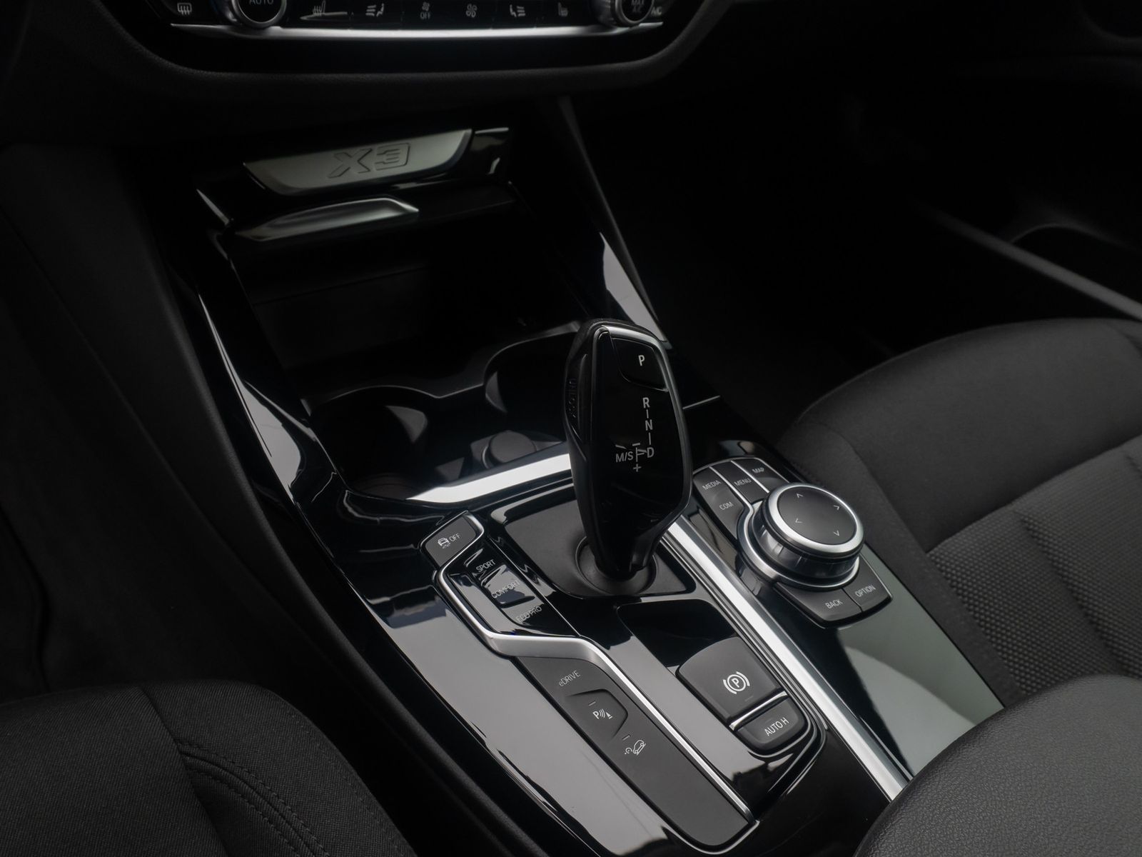 BMW X3 xD30e Kamera HUD DAB Komfort Sport LED 18Zoll