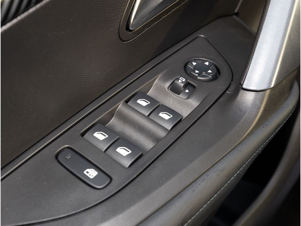 Peugeot e-2008 Allure - Samsaru's Car Outlet