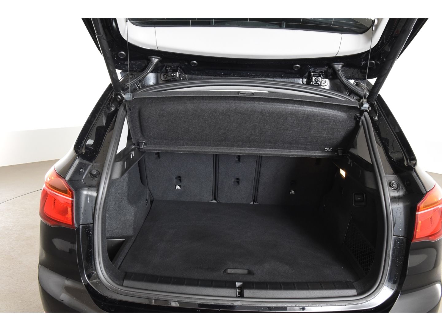 BMW X1 xDrive 25e Advantage - Samsaru's Car Outlet