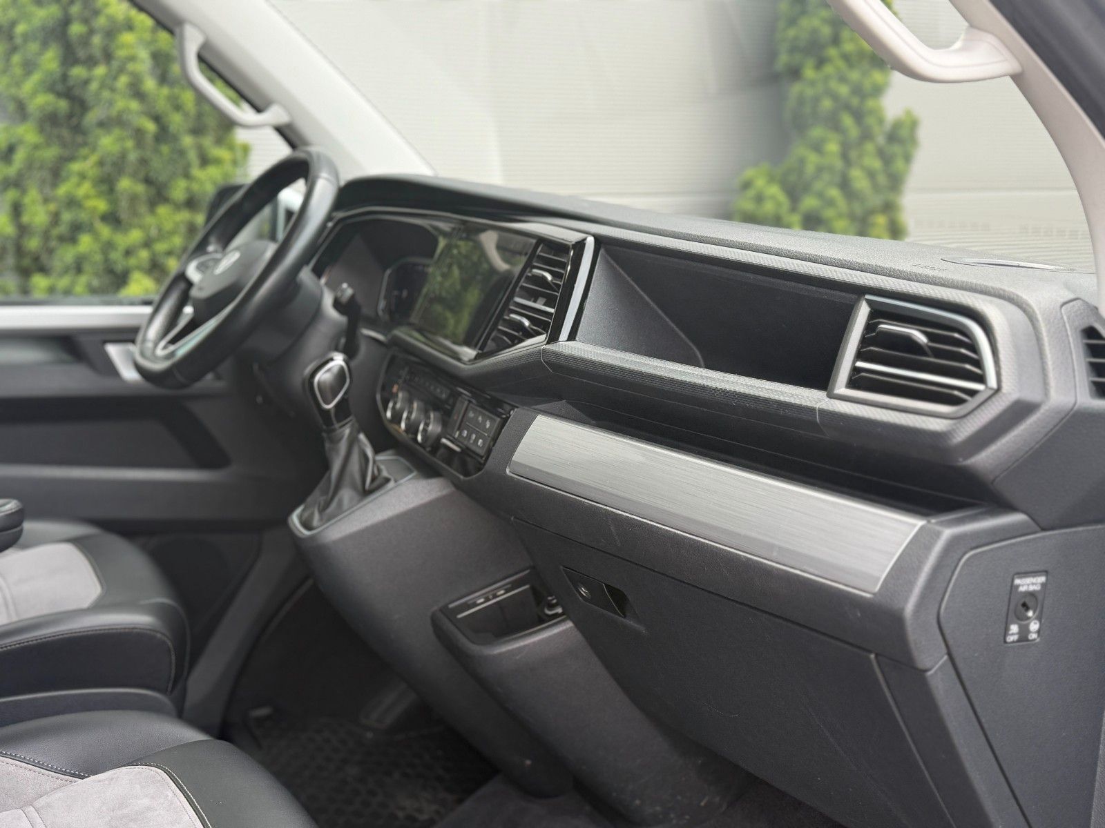 Volkswagen T6.1 MULTIVAN TDI 4MOTION DSG - Samsaru's Car Outlet