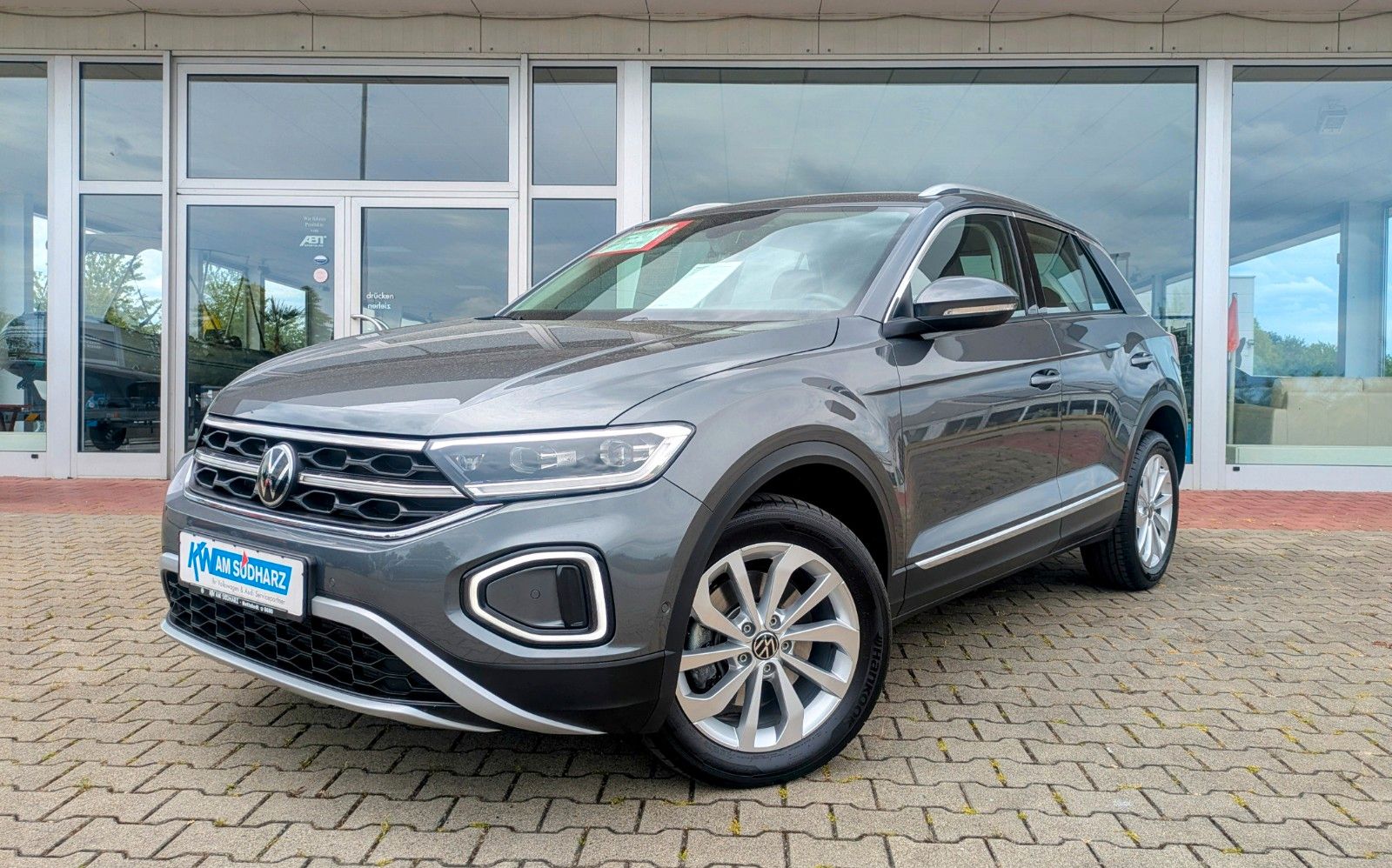 Volkswagen T-Roc Style 2.0 TDI DSG - Samsaru's Car Outlet