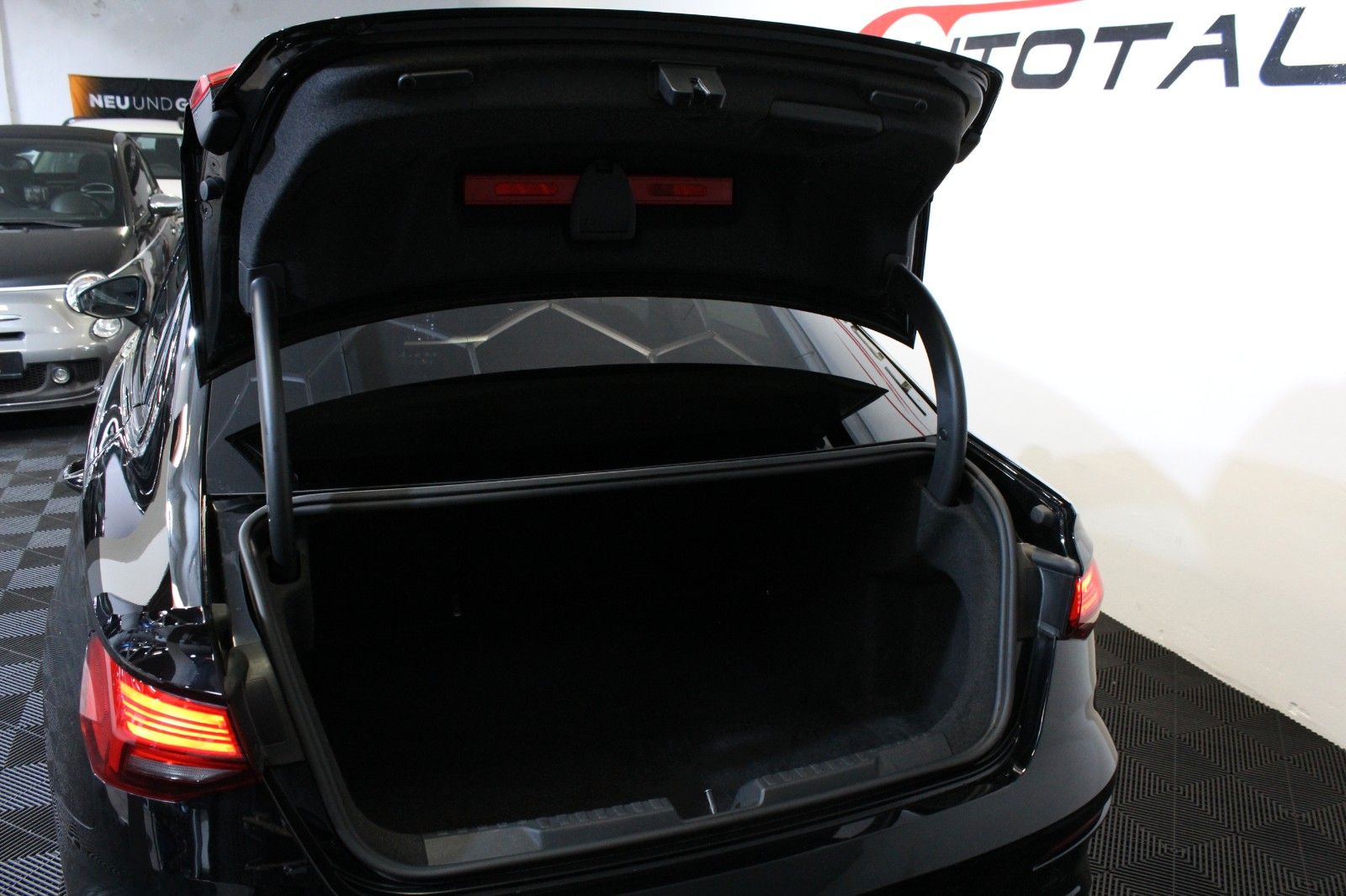 Audi A3*Limousine*30 TFSI*Advanced*Automatik*LED*Navi