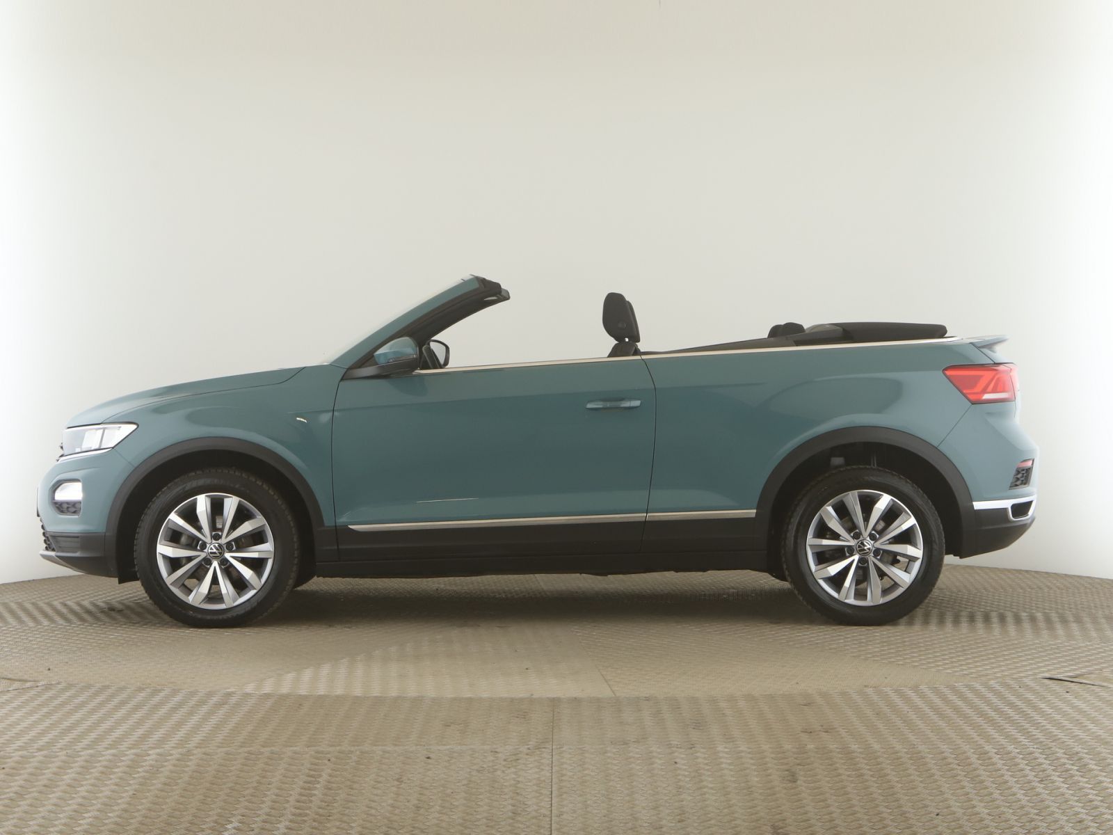 Volkswagen T-Roc 1.0 TSI Style - Samsaru's Car Outlet