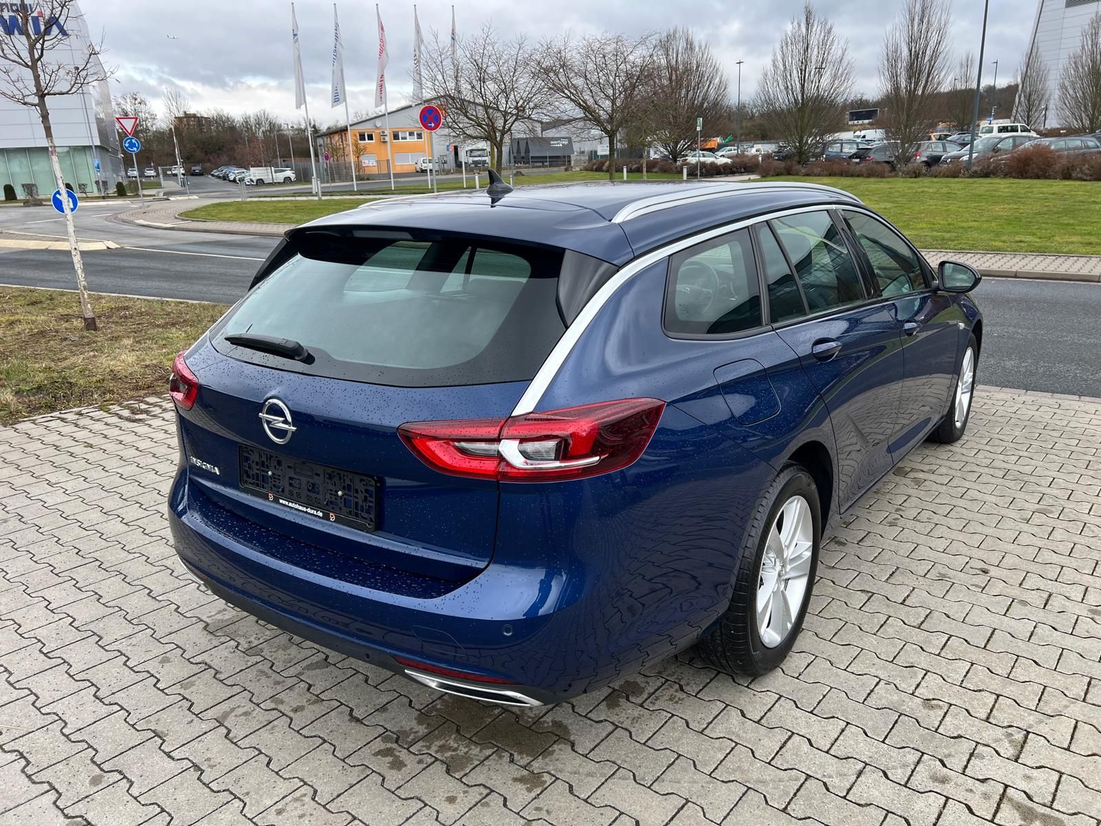 Opel Insignia 2.0 D Elegance Aut. - Samsaru's Car Outlet