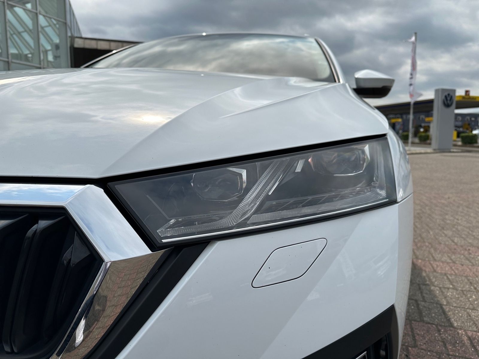 Skoda Octavia Combi 2.0 TDI DSG STYLE - Samsaru's Car Outlet