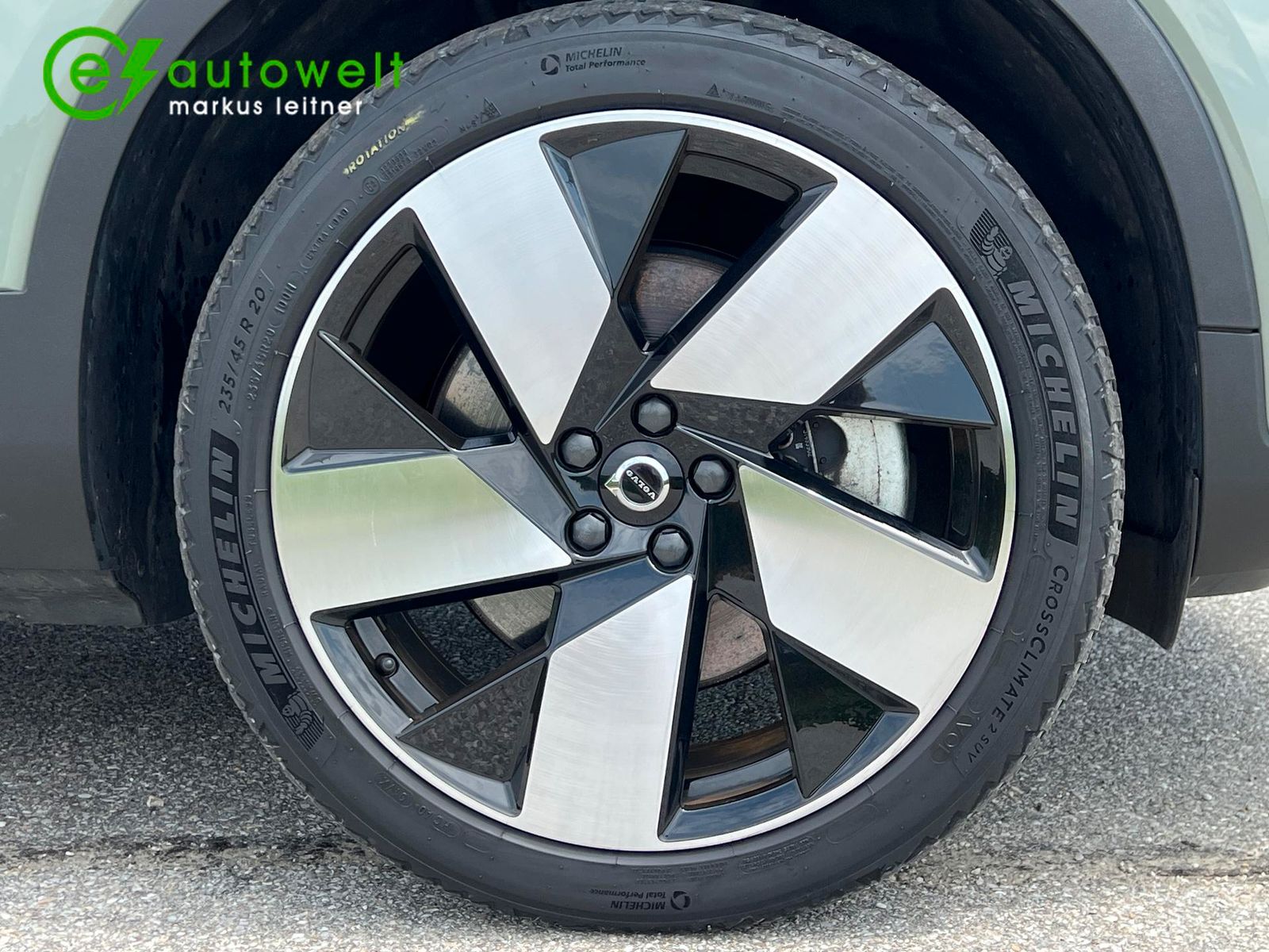 Volvo XC40 Plus Recharge Pure AWD - Samsaru's Car Outlet