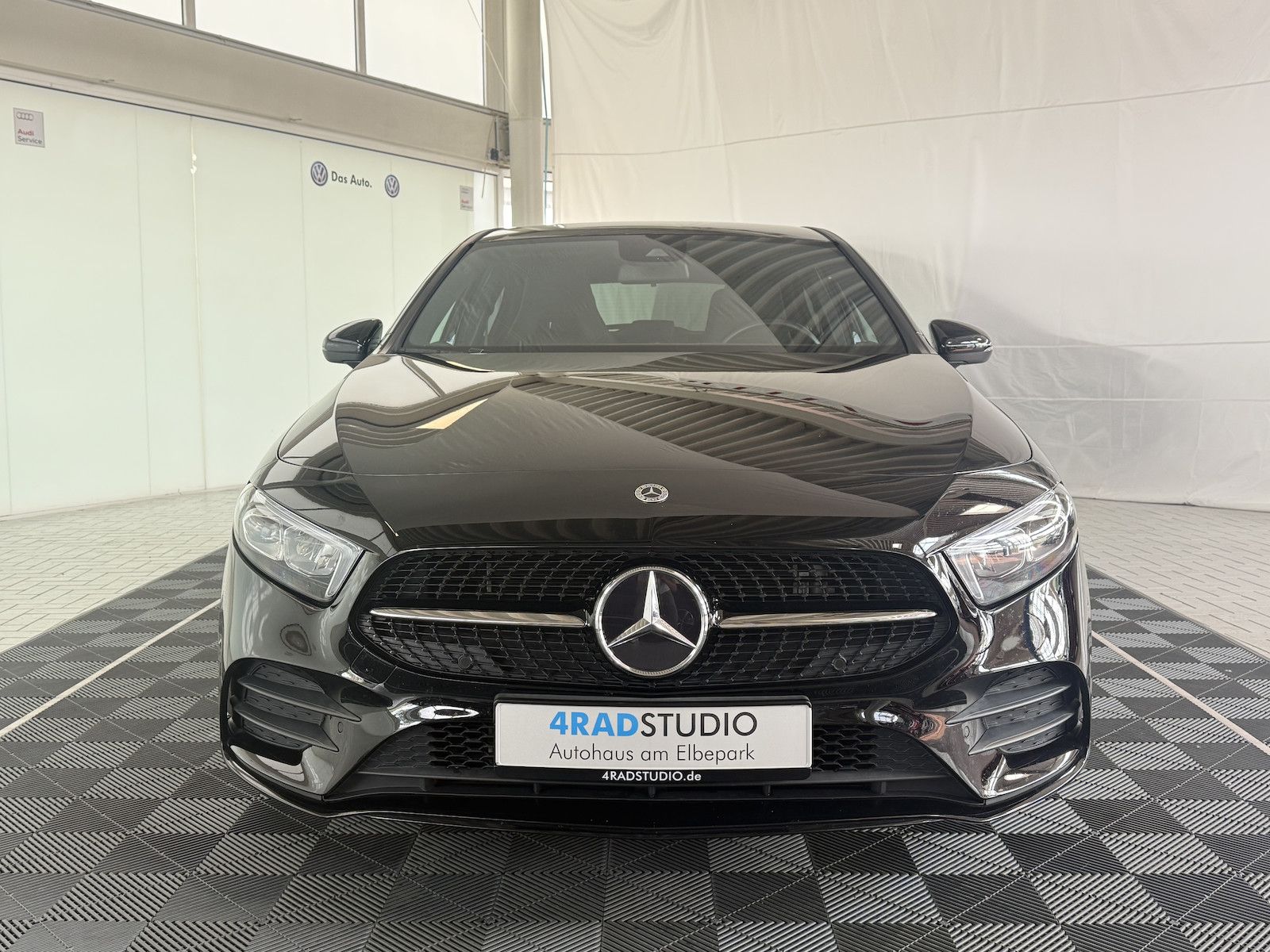 Mercedes-Benz A 250 e AMG-LINE - Samsaru's Car Outlet