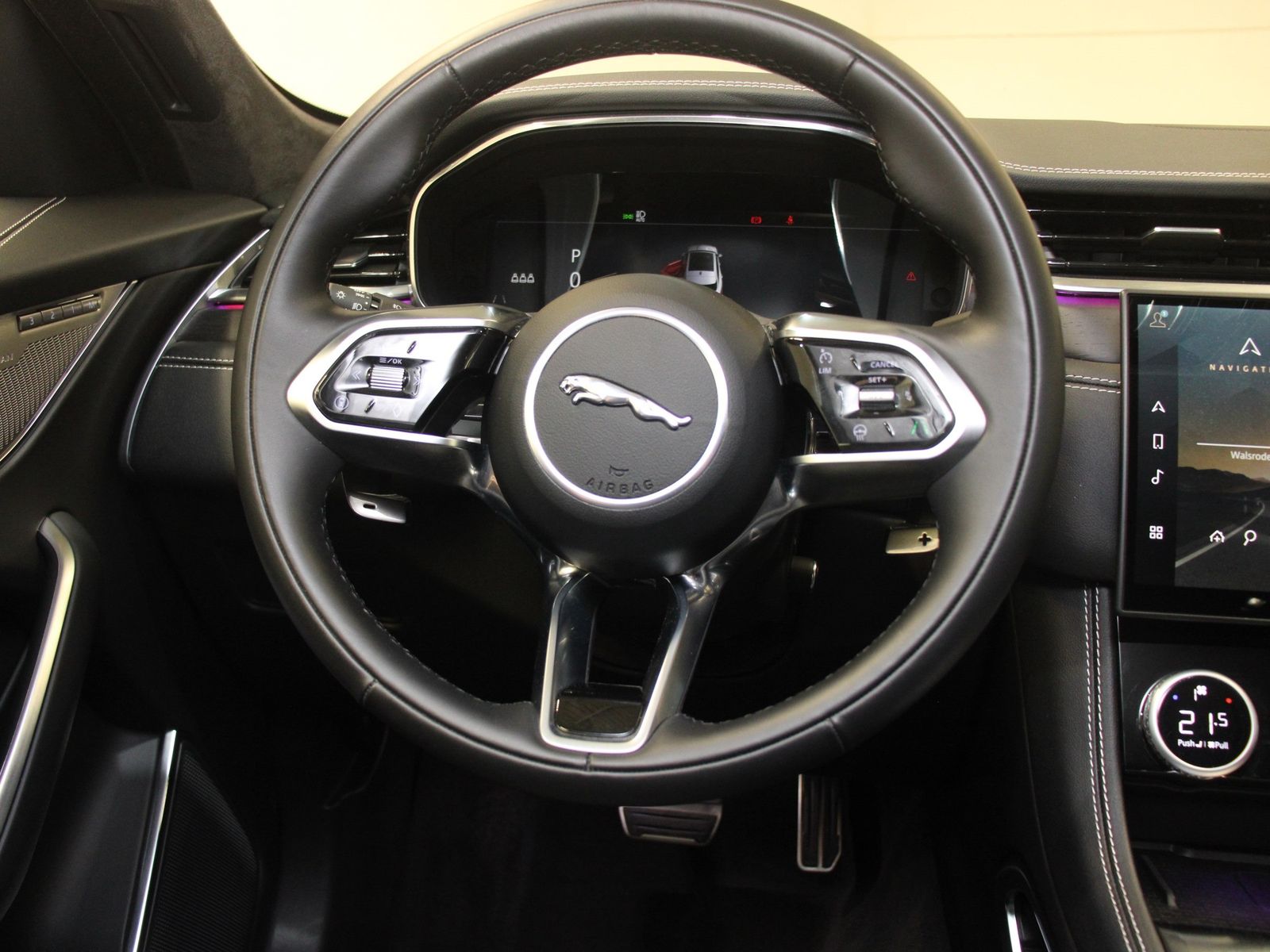 Jaguar F-Pace D300 R-Dynamic HSE AWD inkl. Winterkomple
