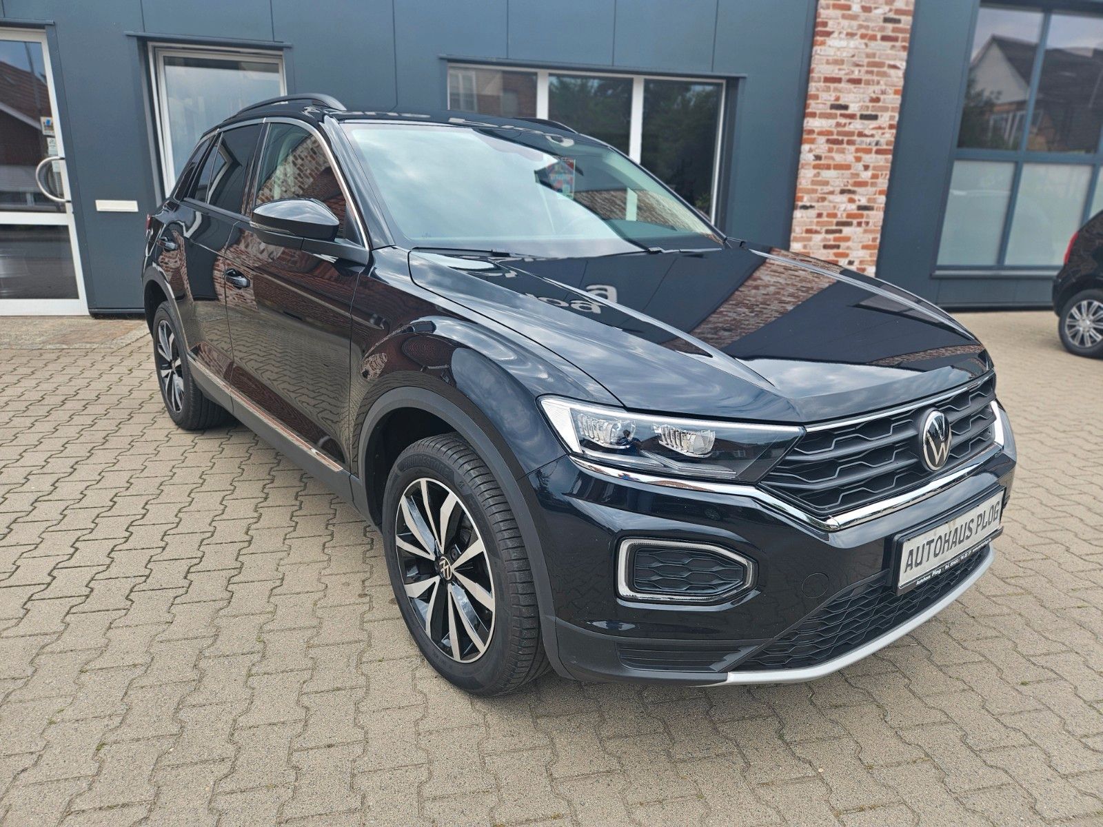 Volkswagen T-Roc 2.0 TDI Style" → "Volkswagen T-Roc 2.0 TDI Style - Samsaru's Car Outlet