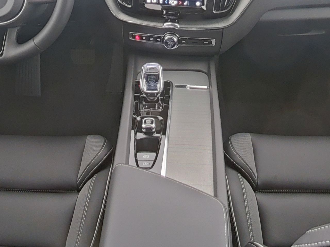 Volvo XC 60 XC60 Plus Dark Recharge Plug-In Hybrid AWD