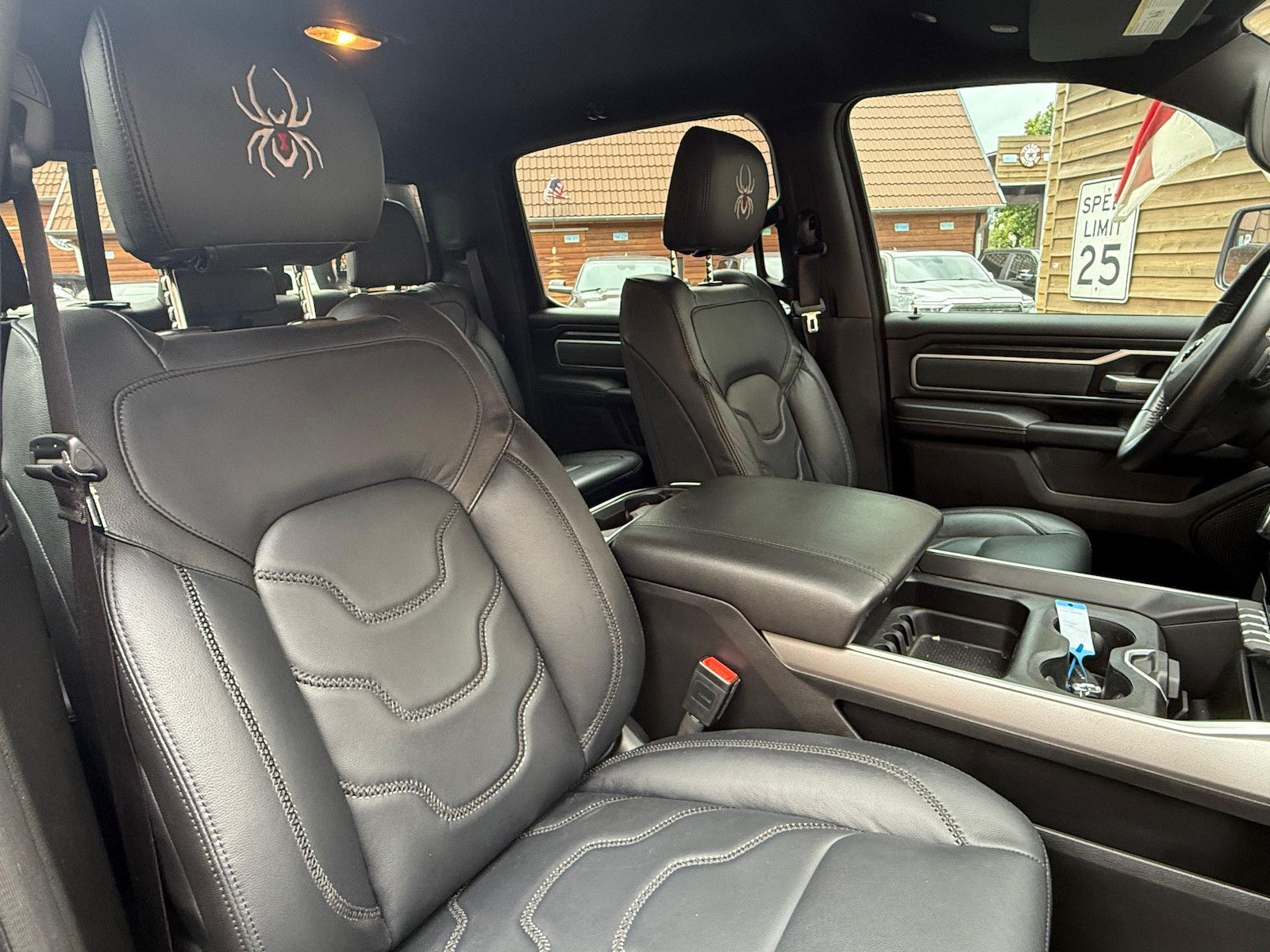 Dodge RAM 1500 6´´ BLACK WIDOW 5.7L 12´´ LED