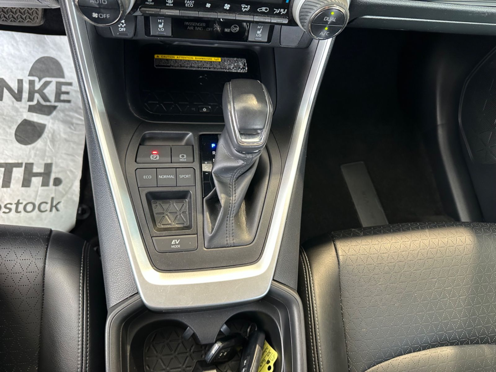 Toyota RAV 4 Hybrid - Samsaru's Car Outlet
