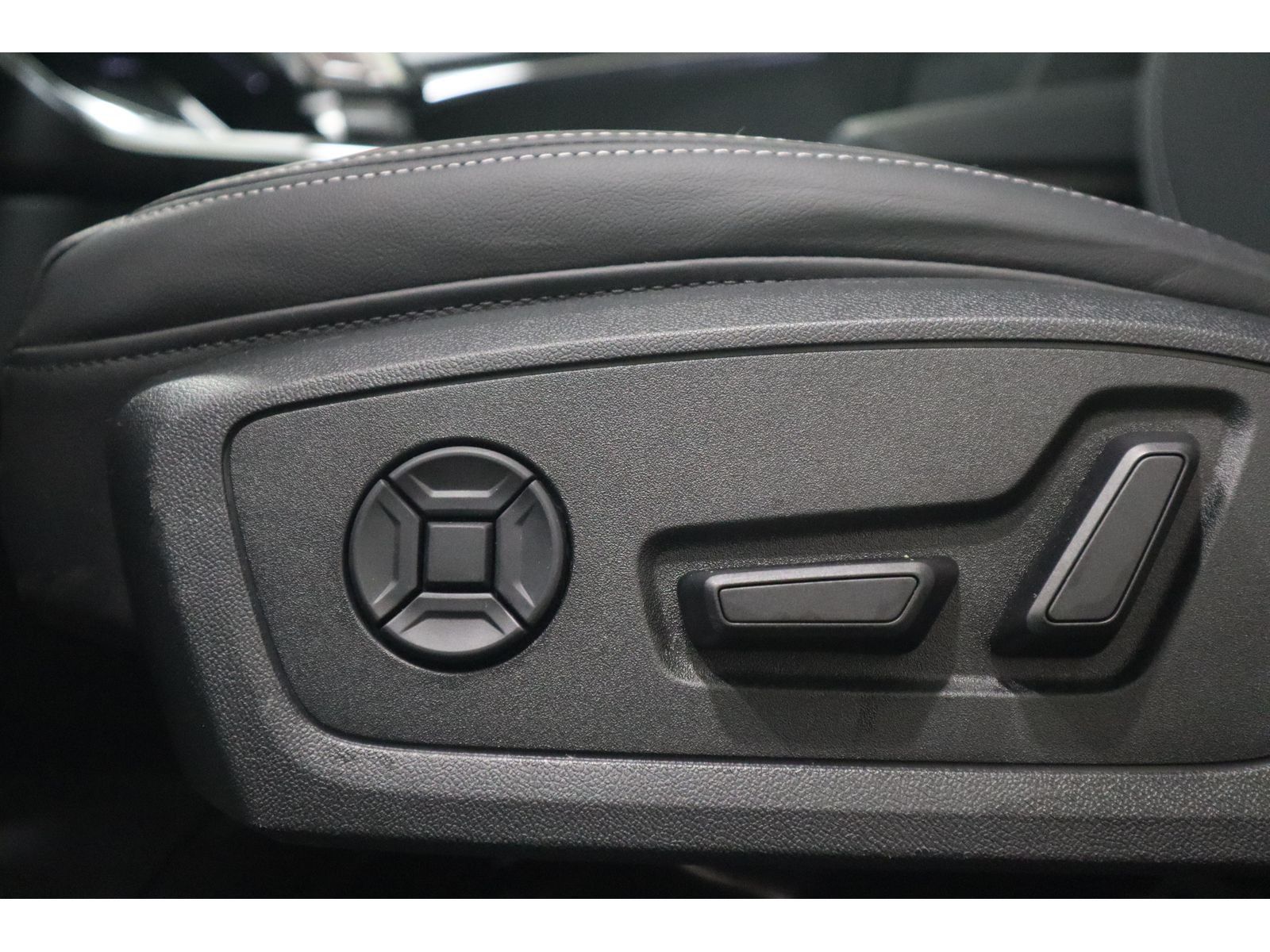 Audi A6 Avant 40 TDI quattro advanced - Samsaru's Car Outlet