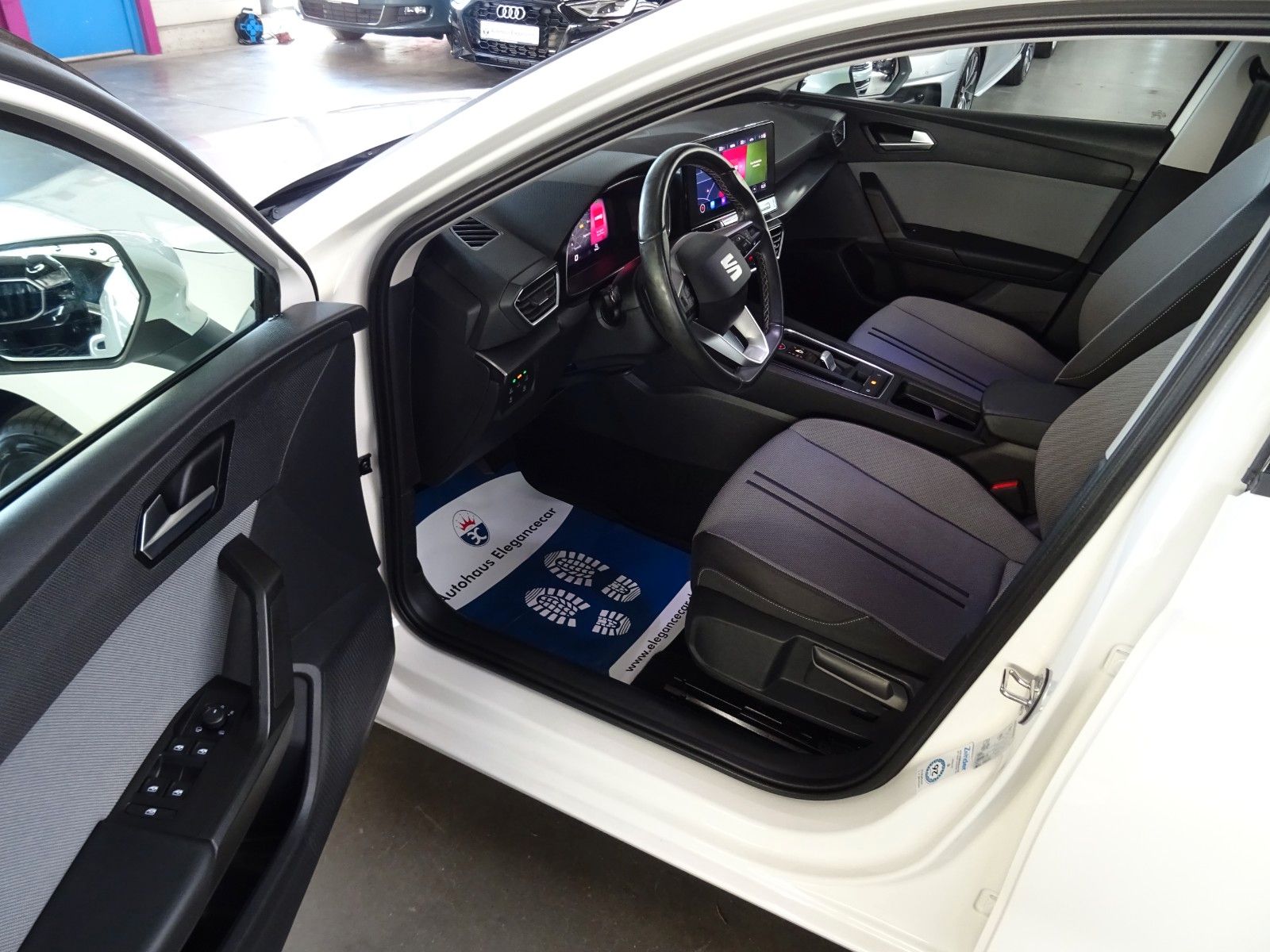 Seat LEON ST 2.0 STYLE*AHK*ACC*CAM*KEY*LED*