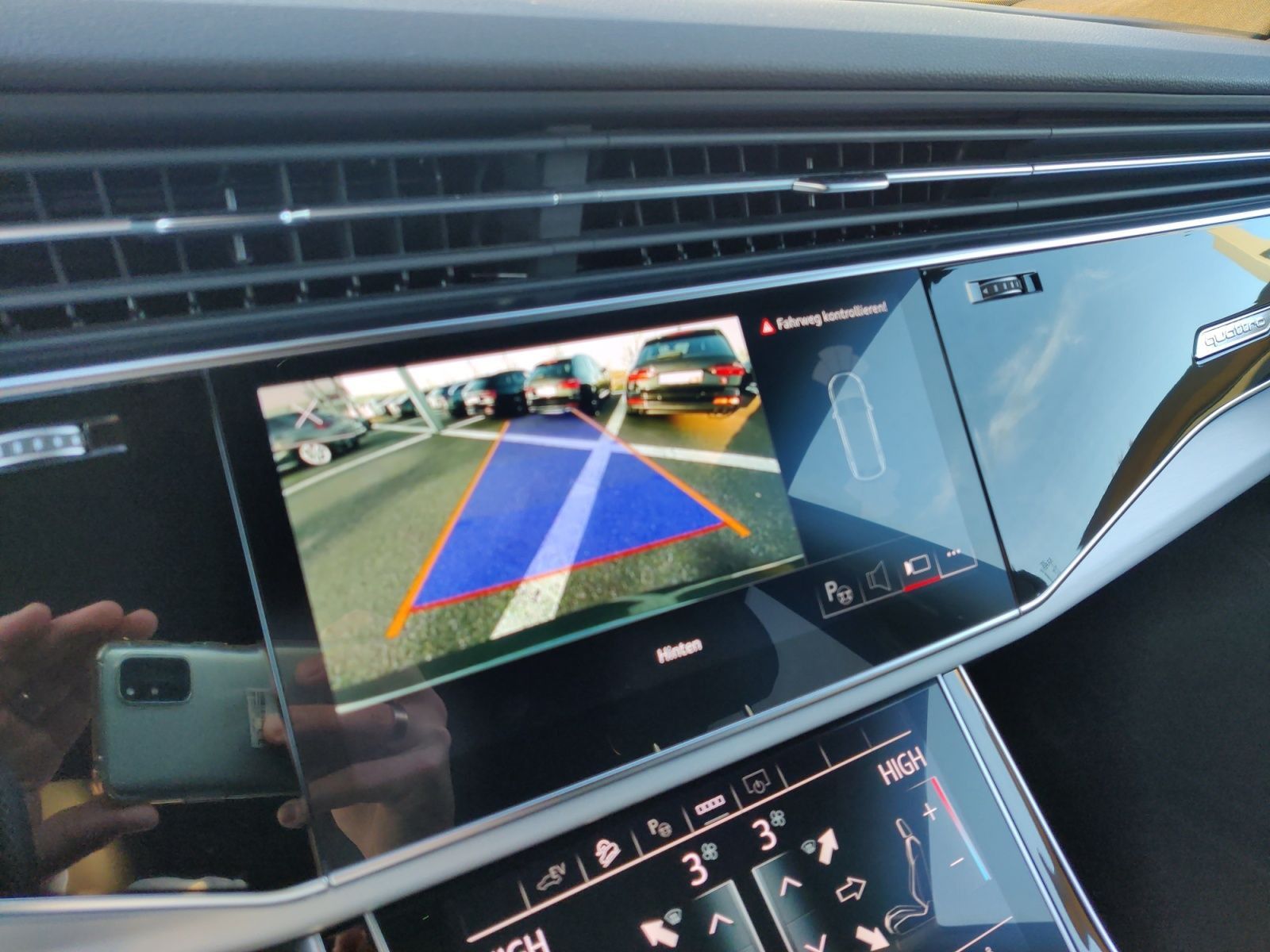 Audi Q8 55 TFSI e q. Tiptr. S-Line - Samsaru's Car Outlet