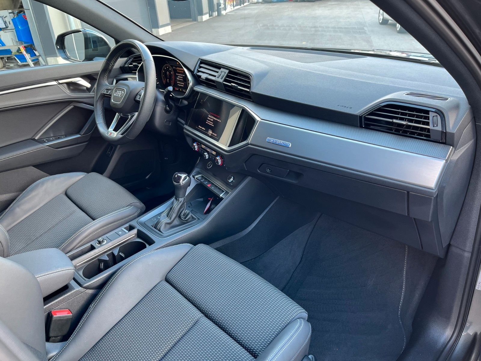 Audi Q3 TFSI quattro S line - Samsaru's Car Outlet