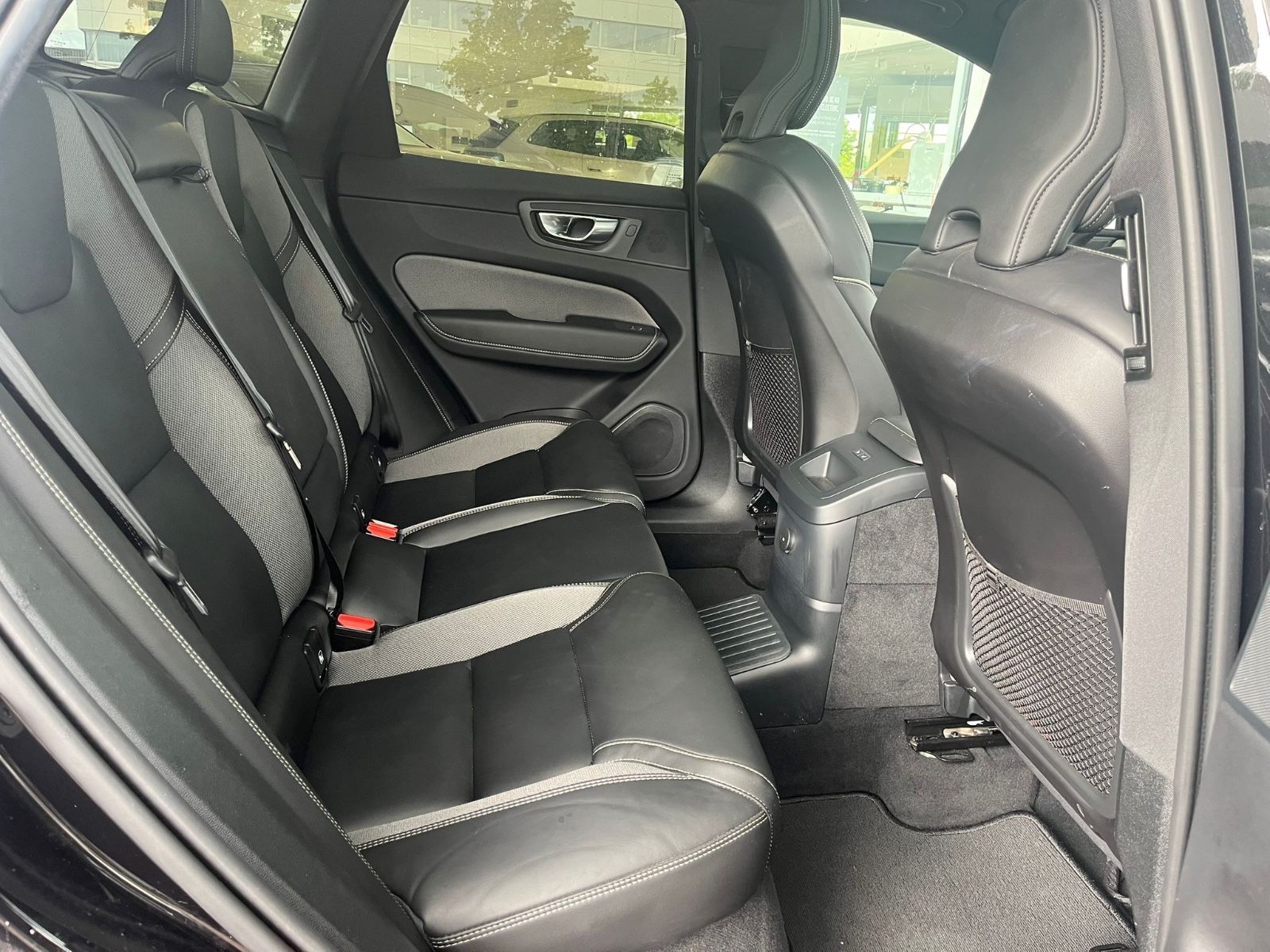 Volvo XC60 T6 AWD Recharge Plus Dark - Samsaru's Car Outlet