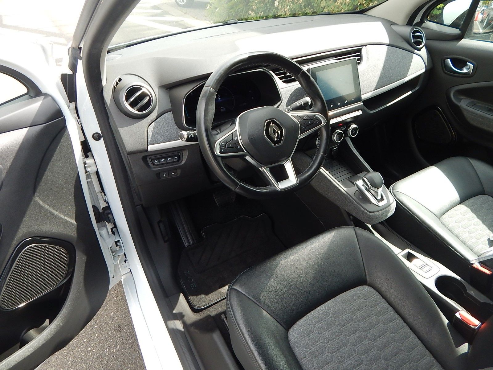 Renault ZOE Experience R110/Z.E. 50 - Samsaru's Car Outlet