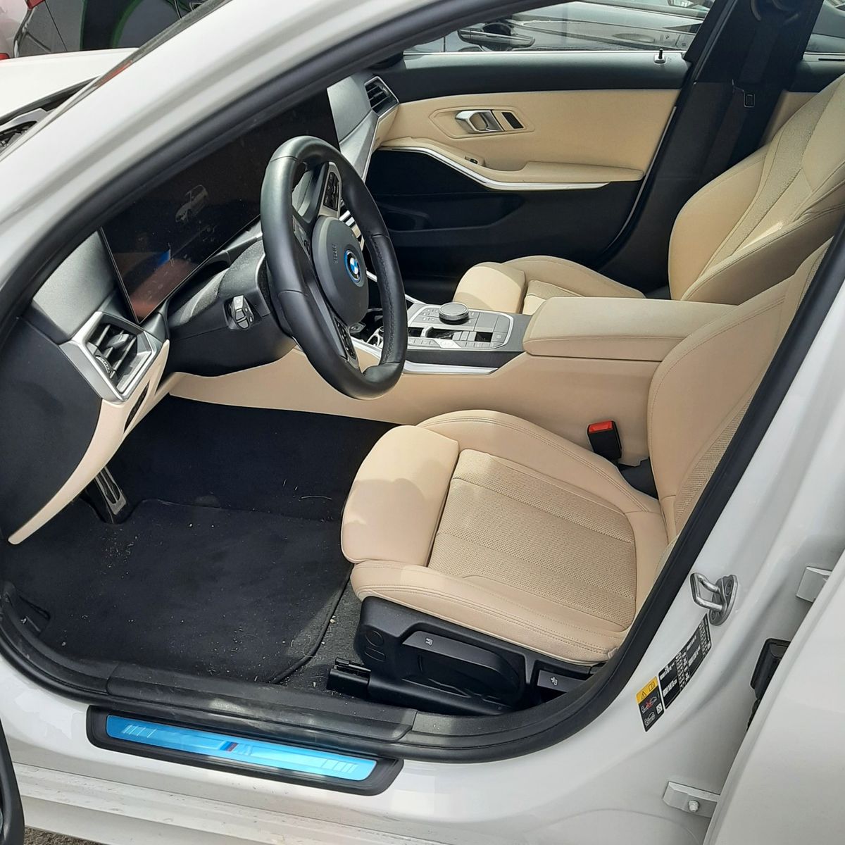 BMW 330e M-Sport - Samsaru's Car Outlet