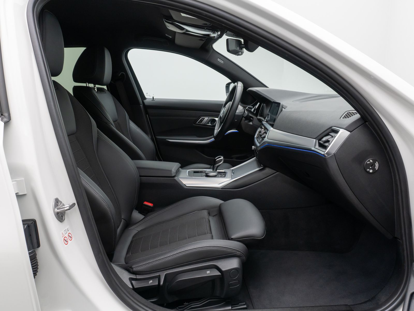 BMW 330i Sport Line - Samsaru's Car Outlet