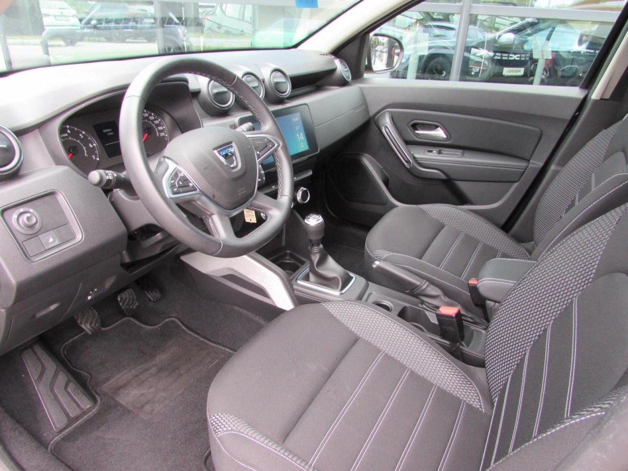Dacia Duster TCe 130 Prestige 2WD - Samsaru's Car Outlet