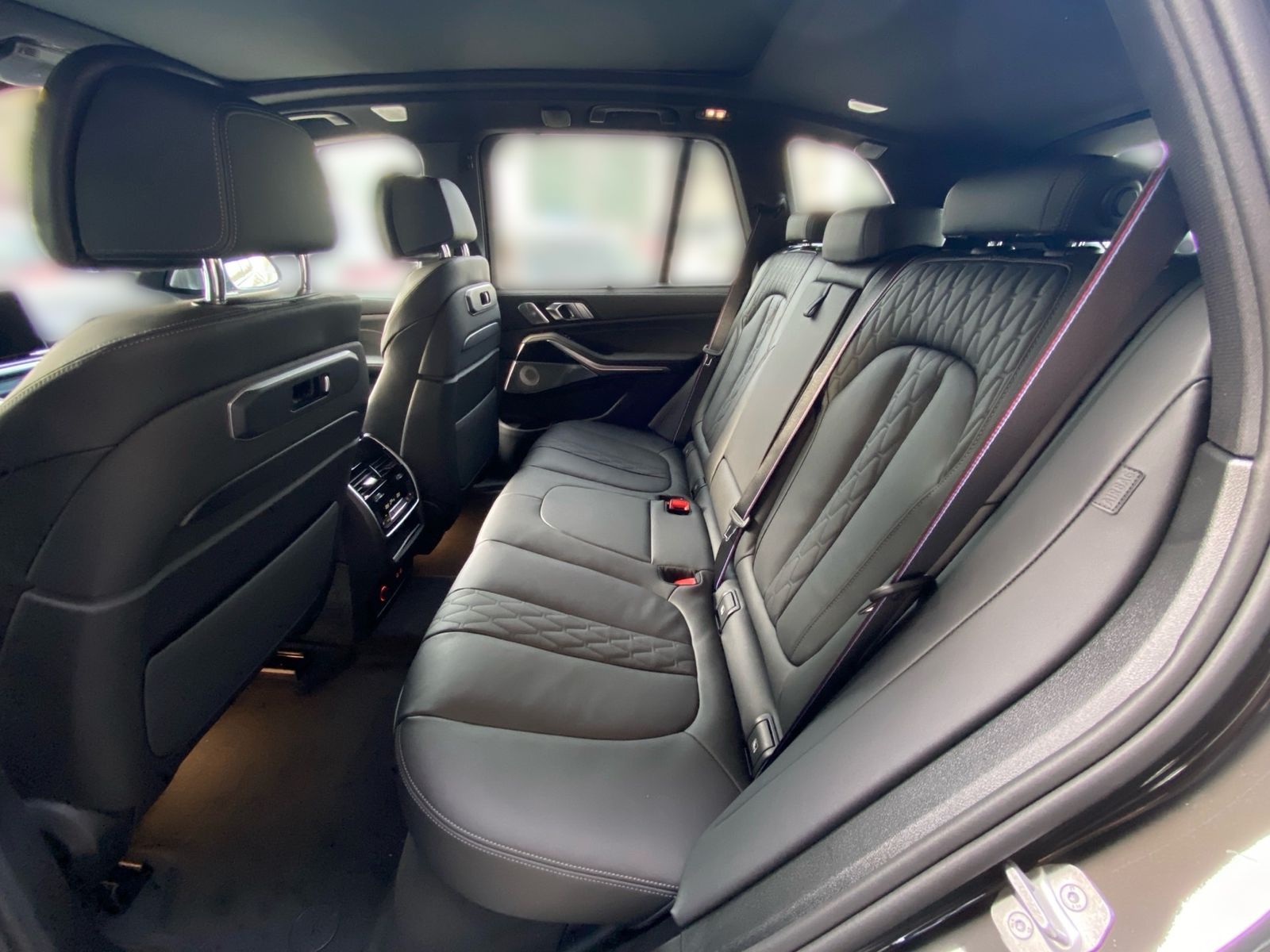 BMW X5 xDrive40d M-Sport B&W KeyLess Pano AHK Air LE