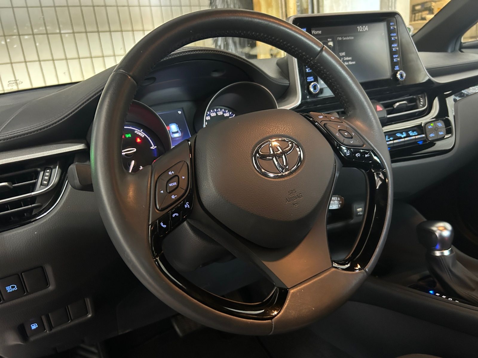 Toyota C-HR Hybrid 4x2 Flow - Samsaru's Car Outlet