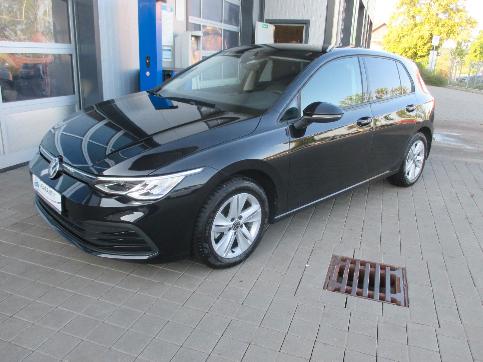 Volkswagen Golf 8 2.0 TDI DSG Life - Samsaru's Car Outlet