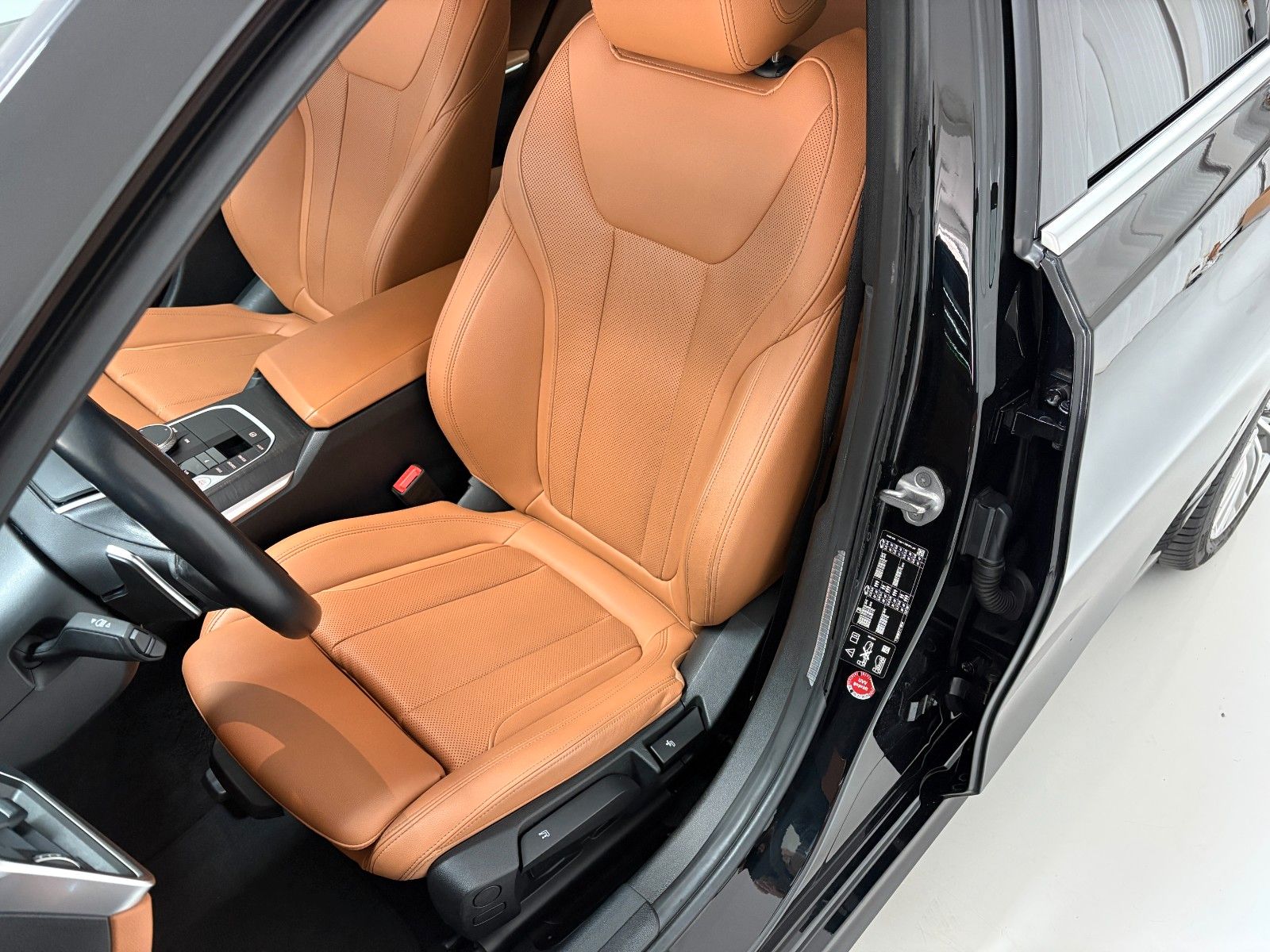 BMW 320 d xDrive /Curved-Display/LED/AHK/18"
