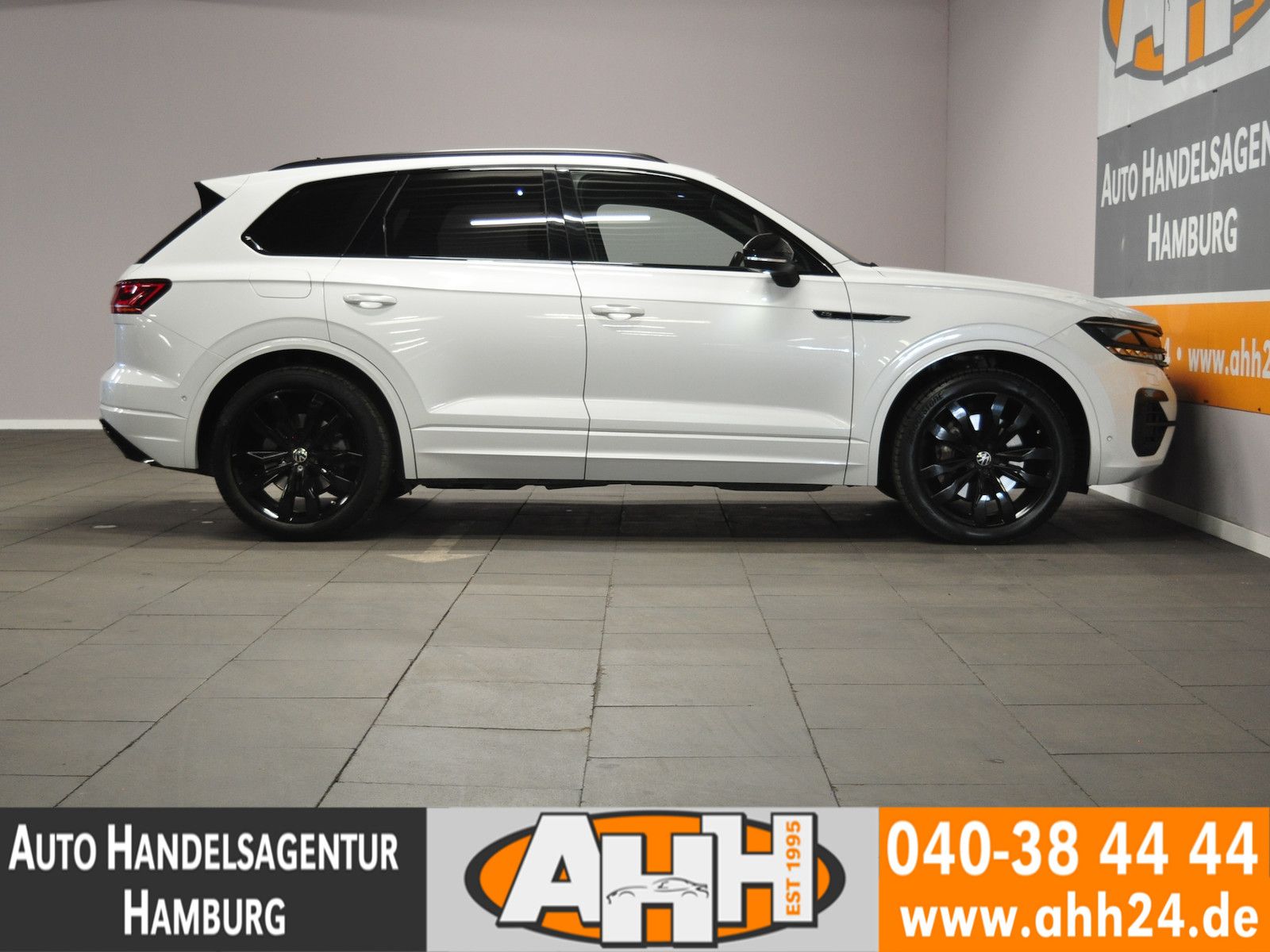 Volkswagen Touareg 3.0 TSI 4M R-LINE - Samsaru's Car Outlet