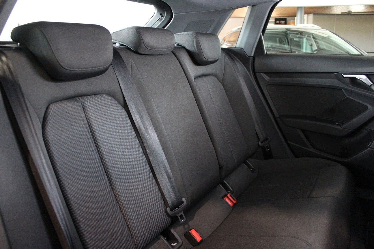 Audi A3 Sportback 35 TDi S-tronic Park Assist App DAB