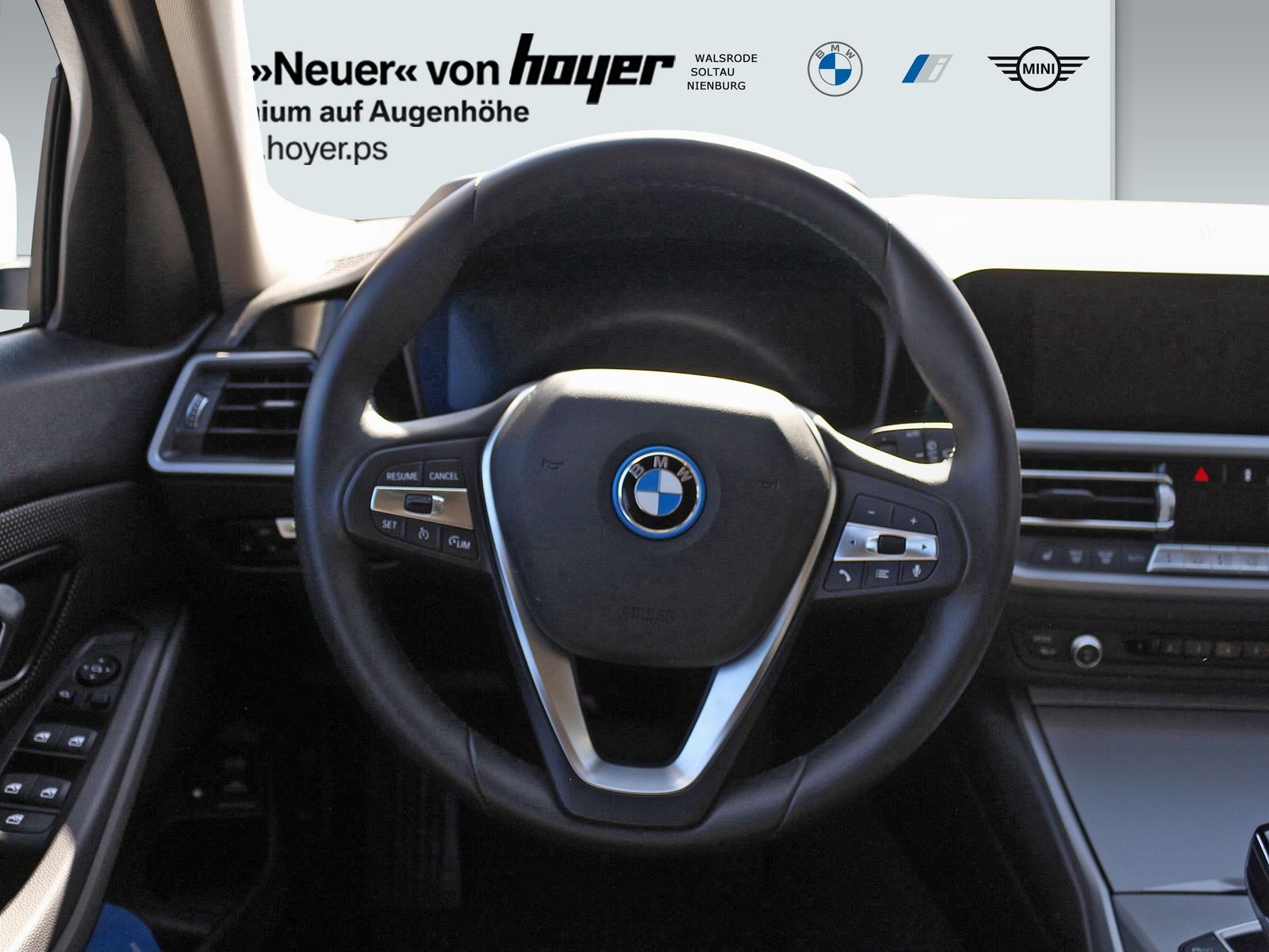 BMW 330e Touring Advantage - Samsaru's Car Outlet