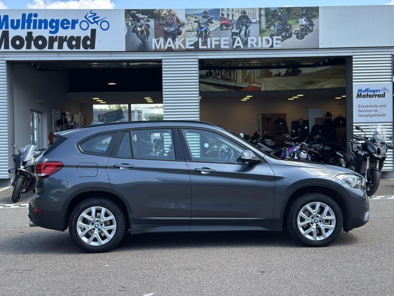 BMW X1 xDrive20i - Samsaru's Car Outlet